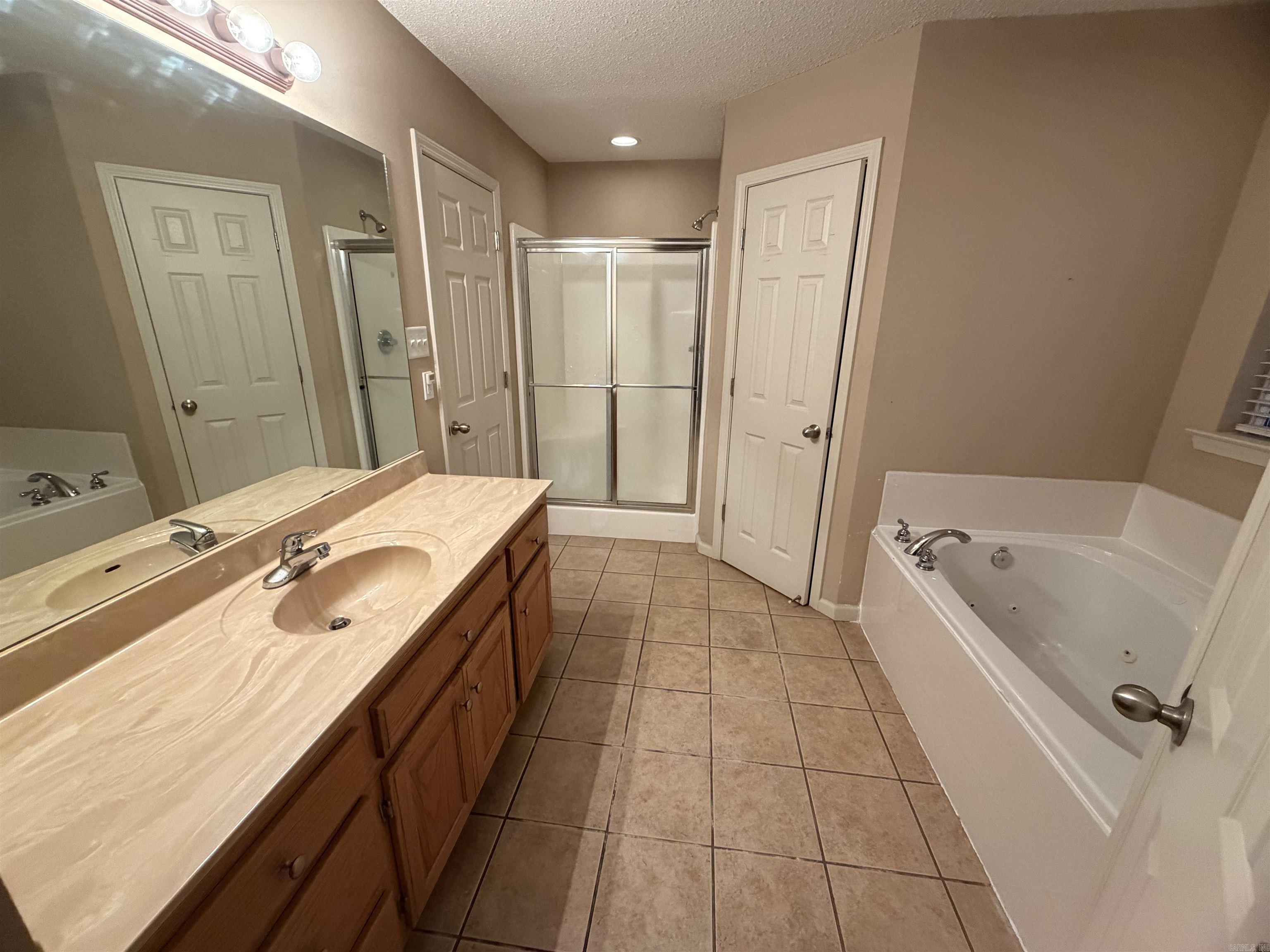 EMERALD VALLEY - Residential