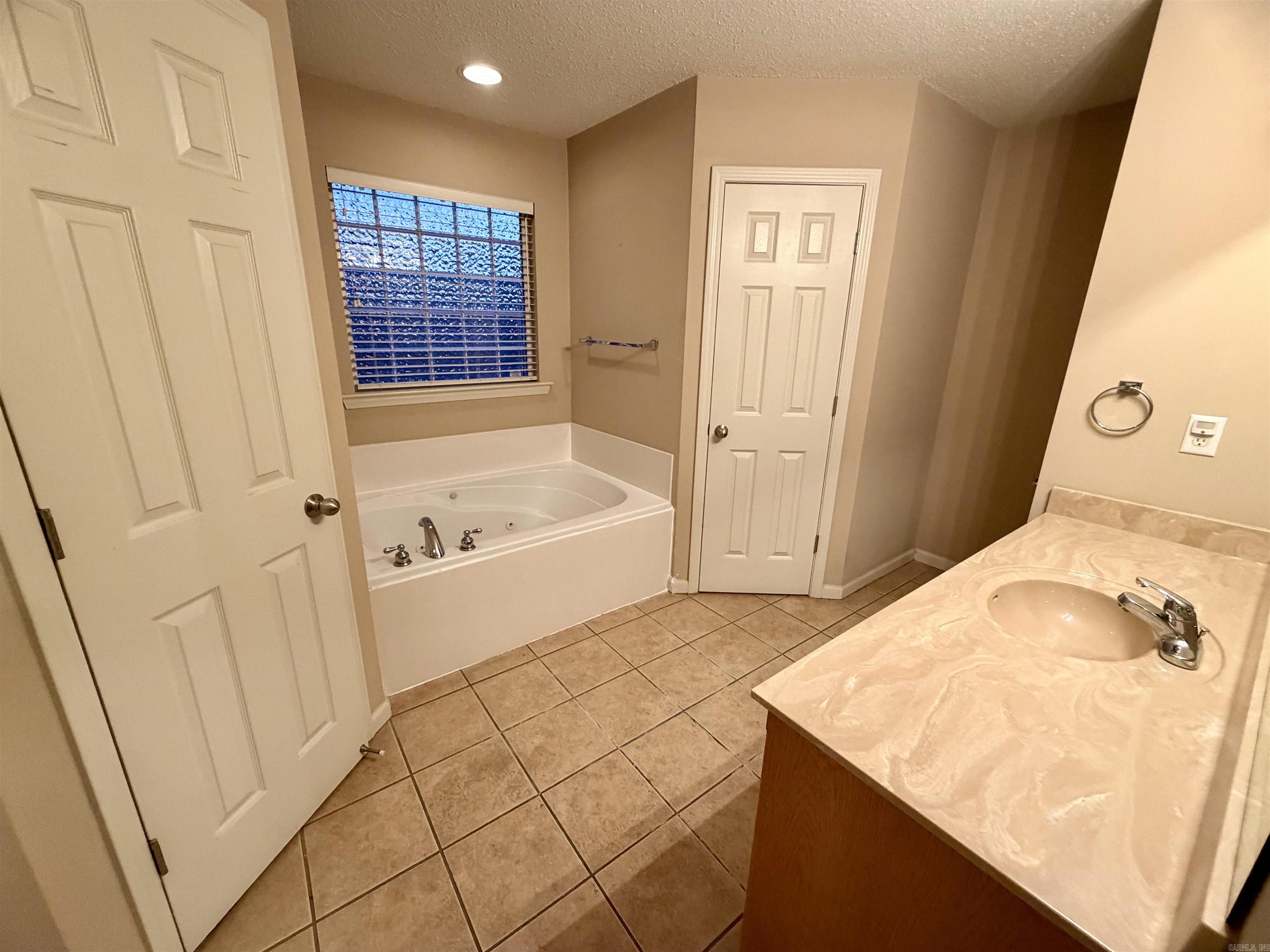 EMERALD VALLEY - Residential