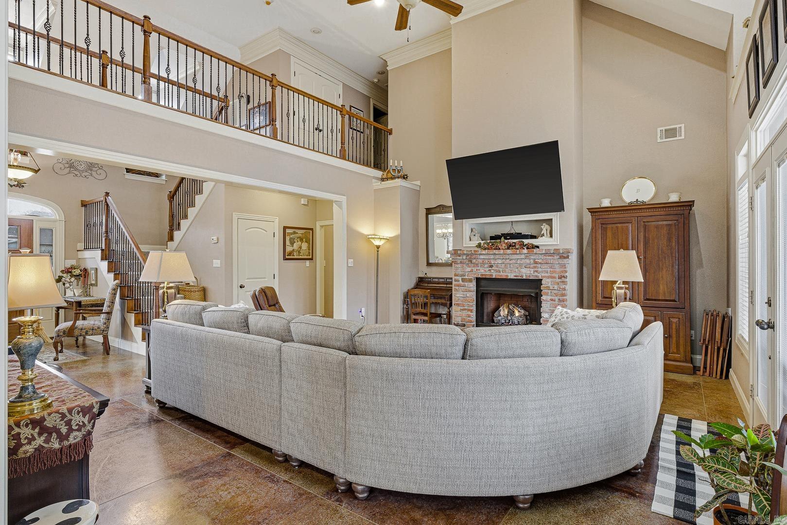 JAMESTOWN MANOR - Residential