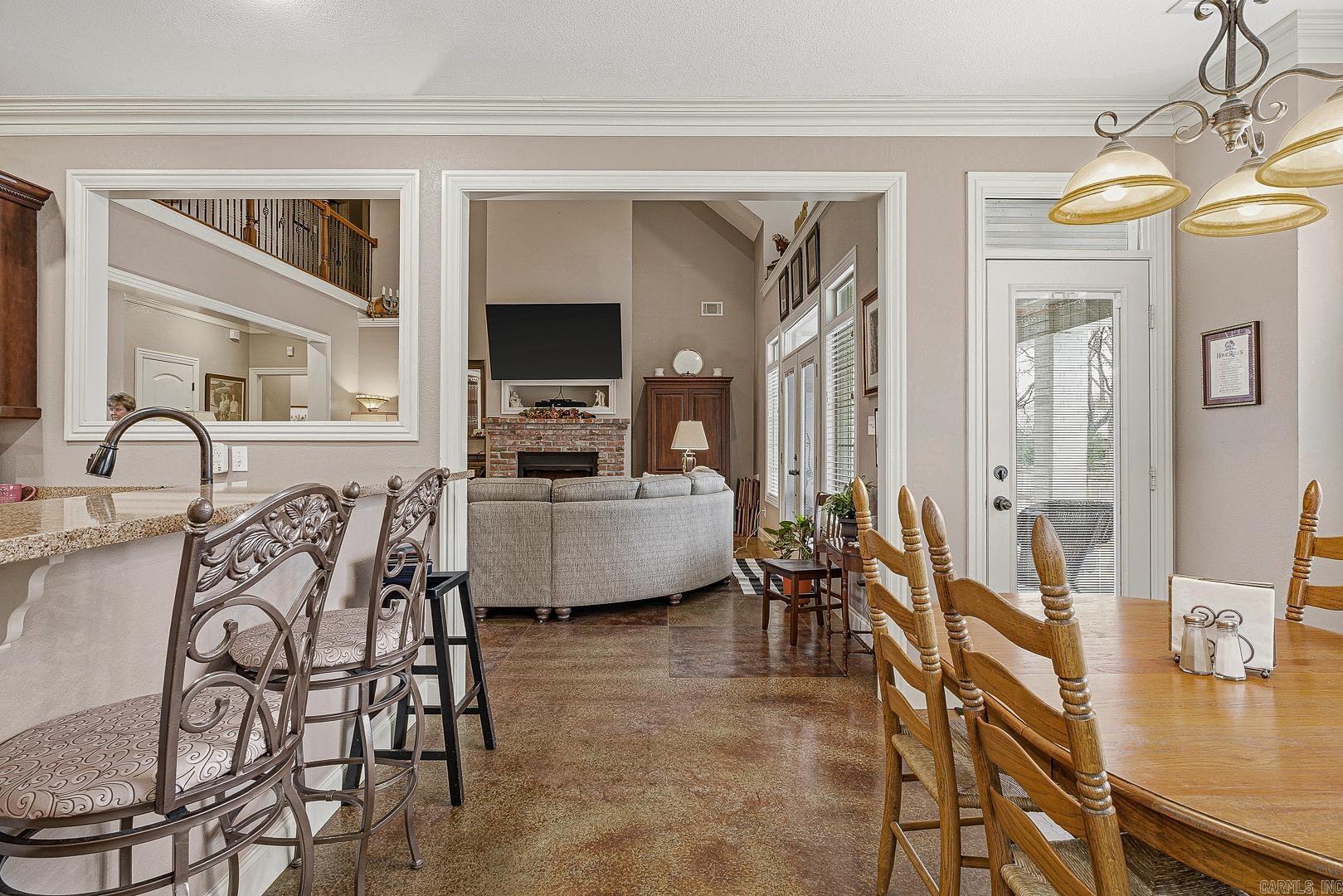 JAMESTOWN MANOR - Residential