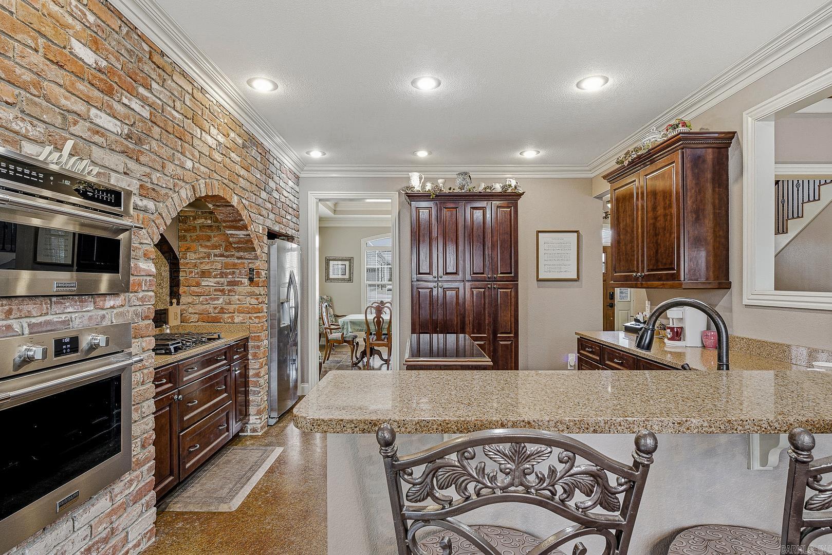 JAMESTOWN MANOR - Residential