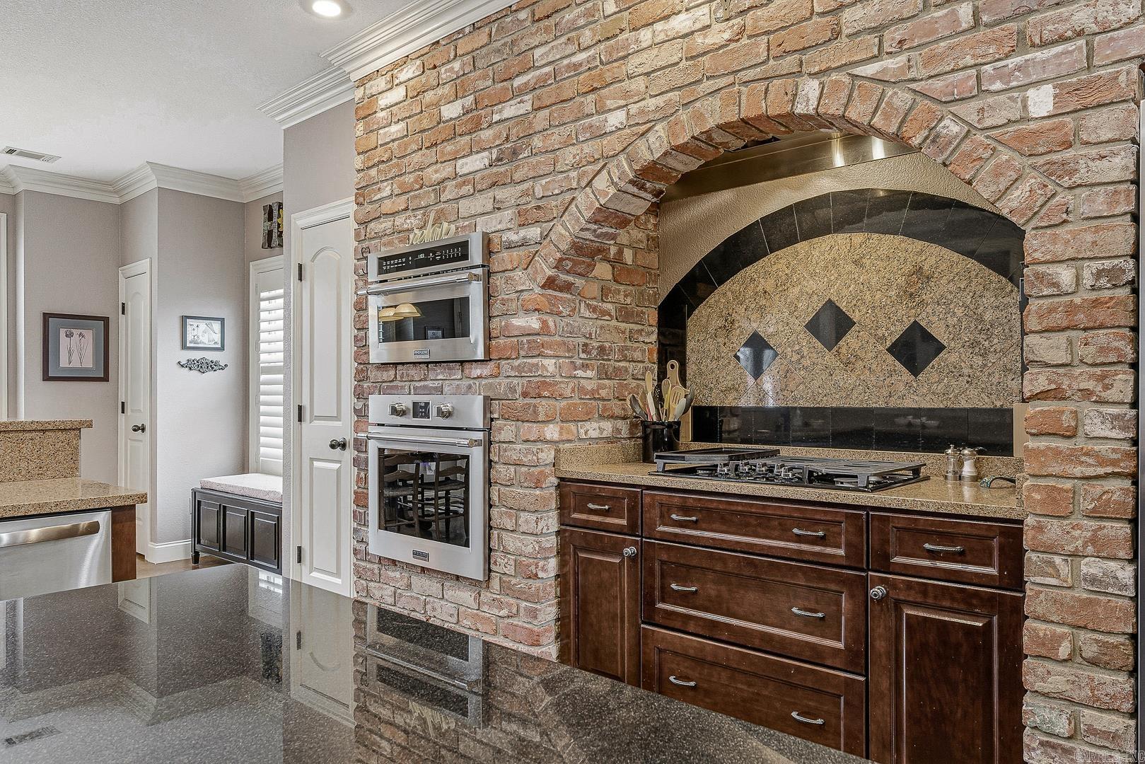 JAMESTOWN MANOR - Residential