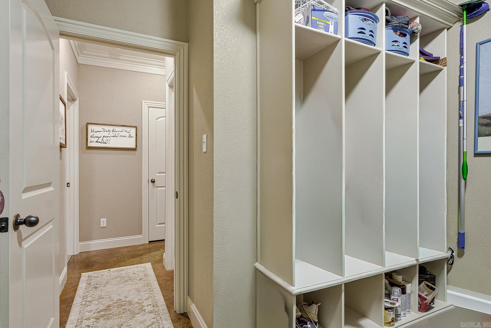 JAMESTOWN MANOR - Residential