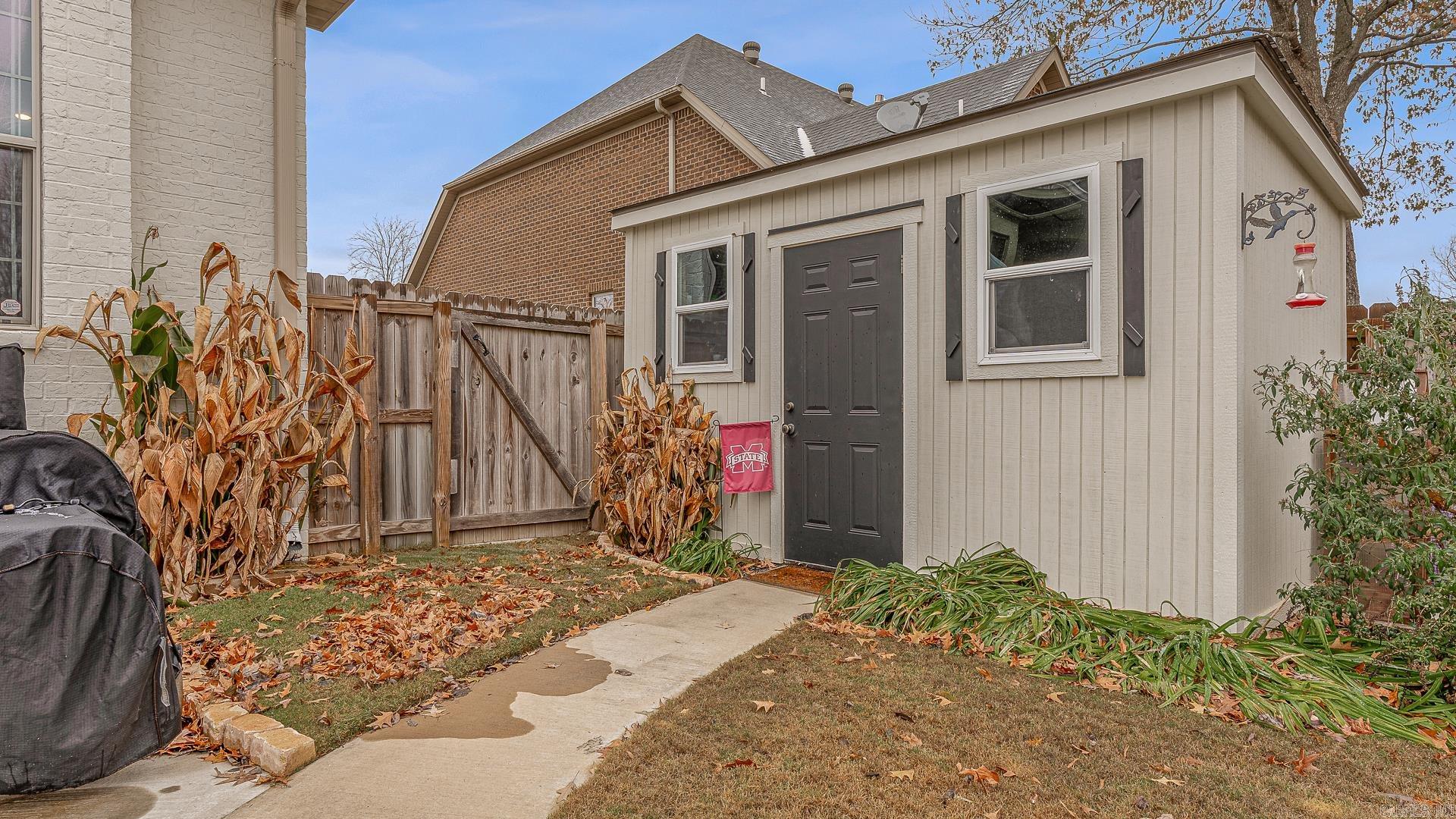 JAMESTOWN MANOR - Residential