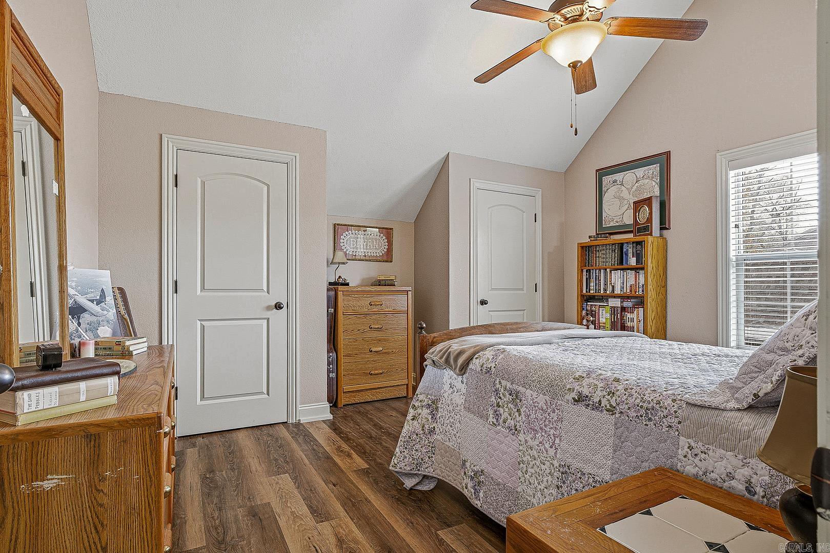 JAMESTOWN MANOR - Residential