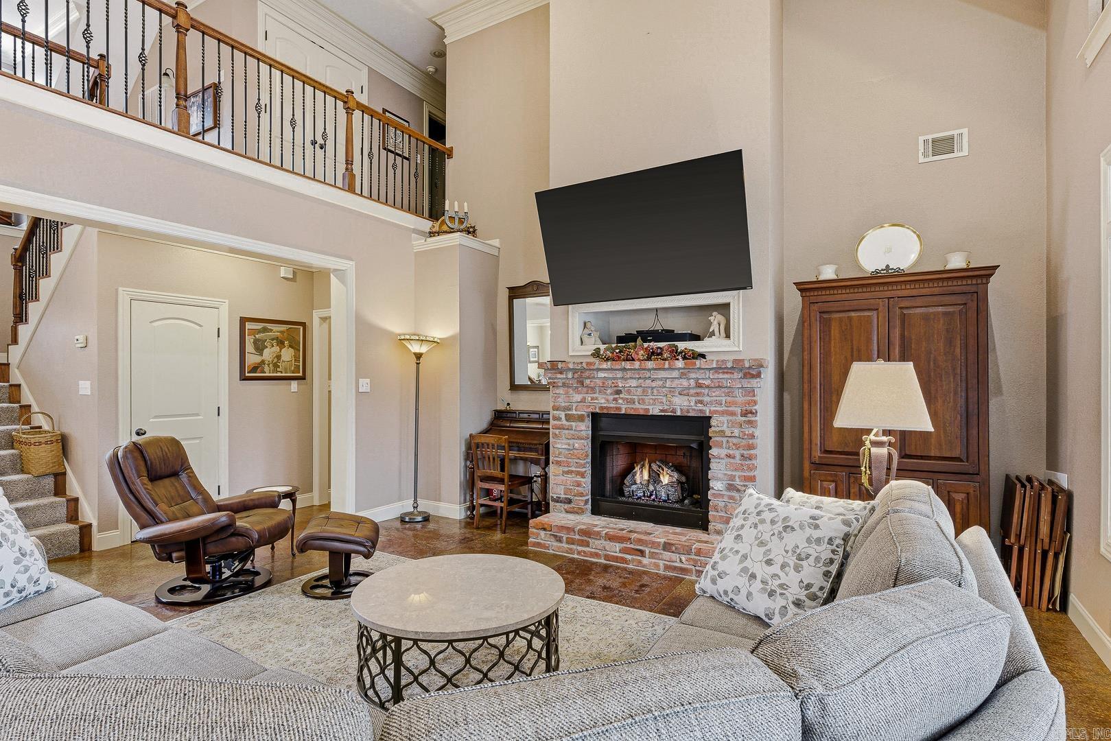 JAMESTOWN MANOR - Residential