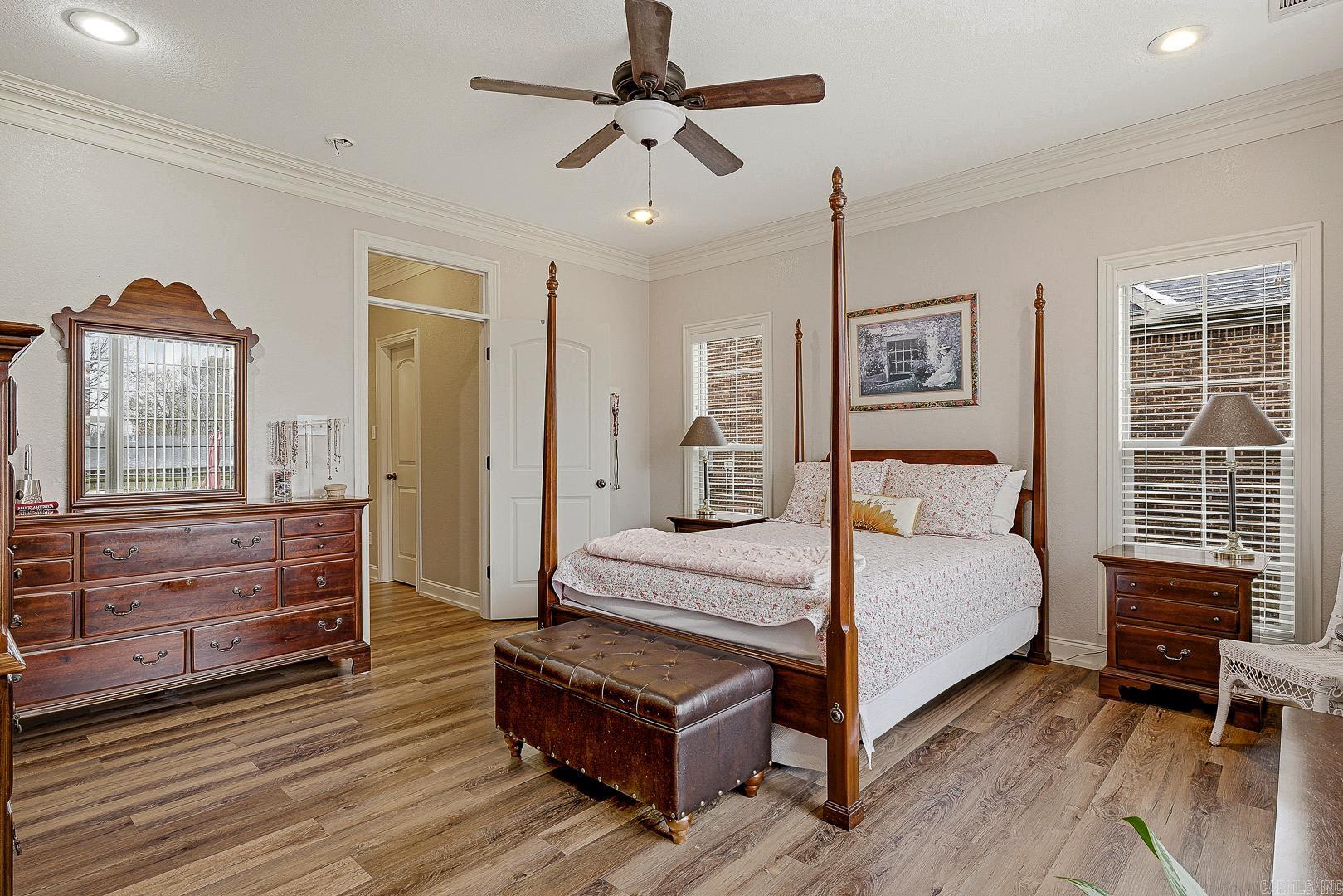 JAMESTOWN MANOR - Residential