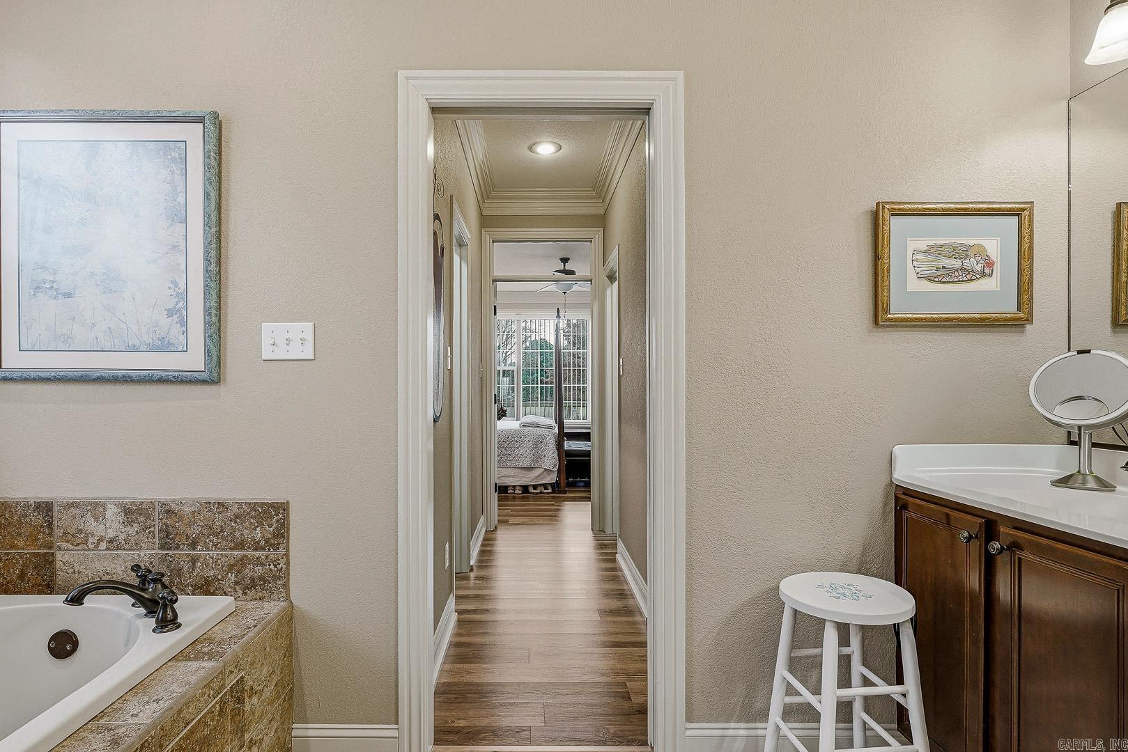 JAMESTOWN MANOR - Residential