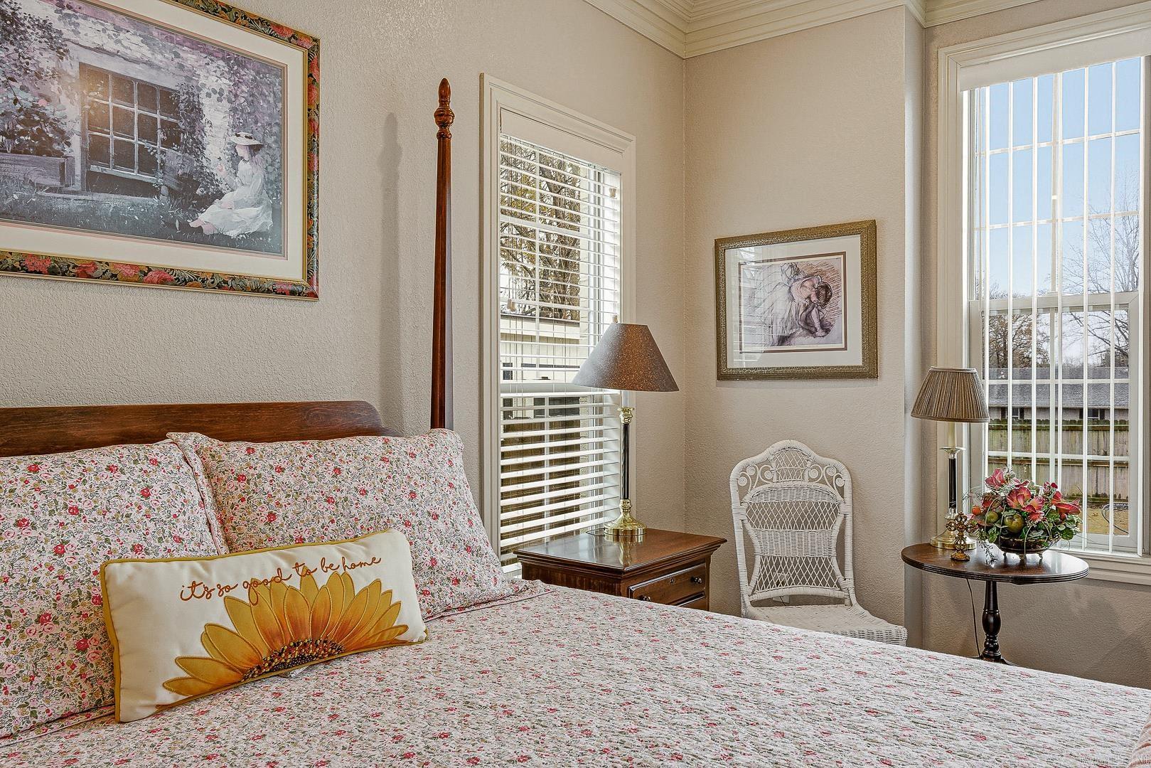 JAMESTOWN MANOR - Residential