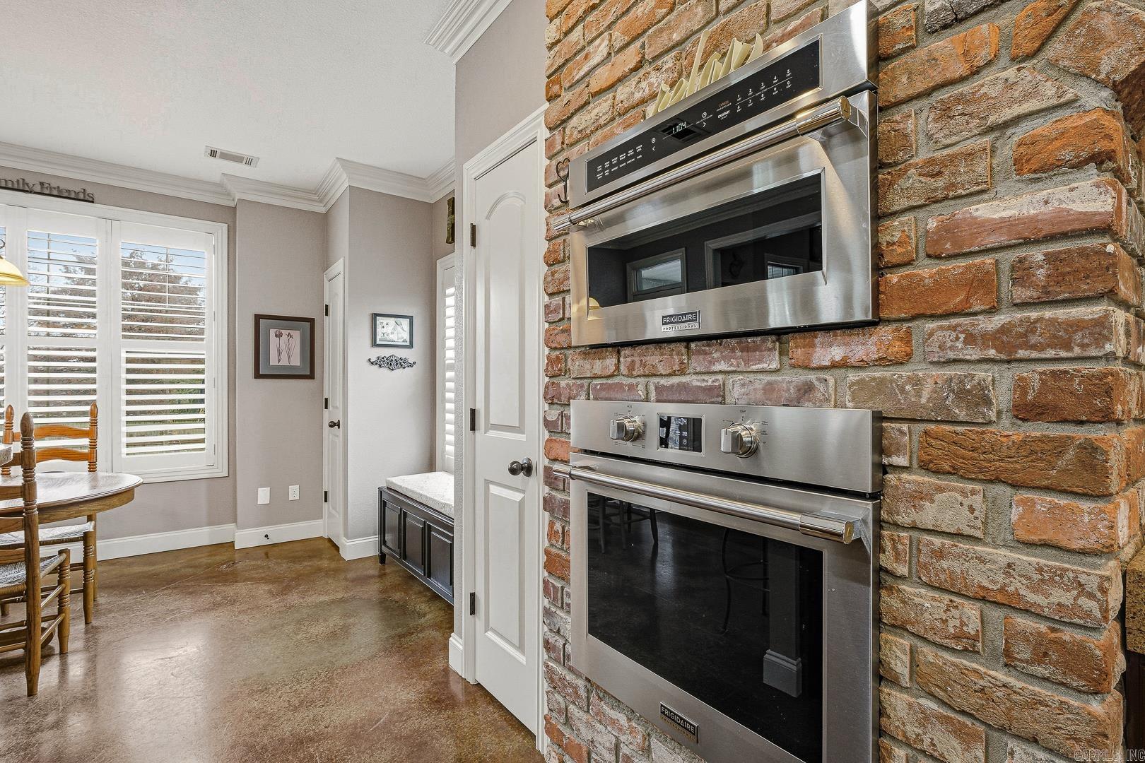 JAMESTOWN MANOR - Residential