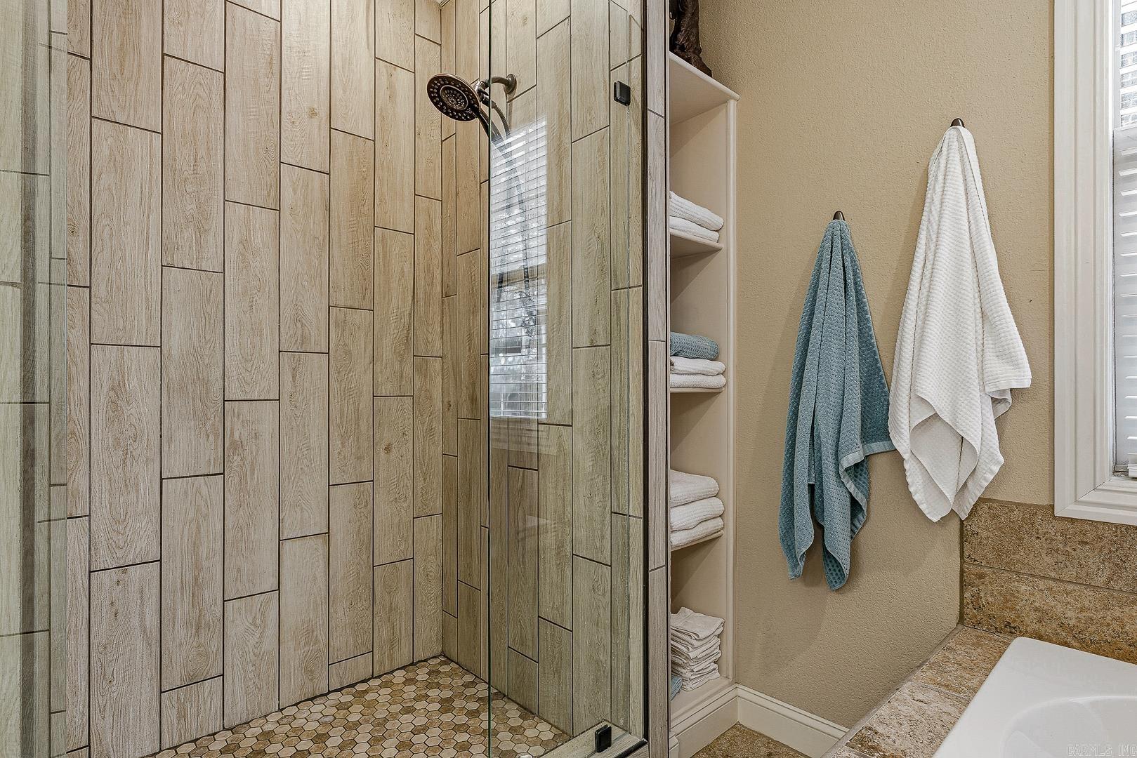 JAMESTOWN MANOR - Residential