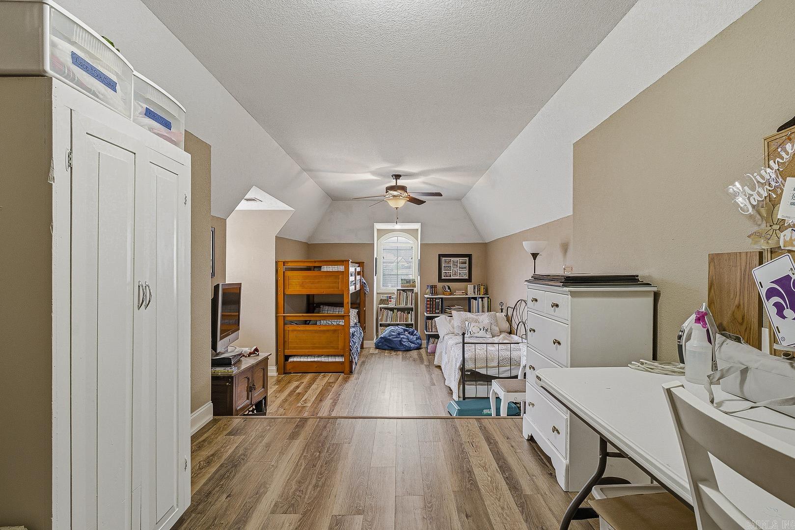 JAMESTOWN MANOR - Residential