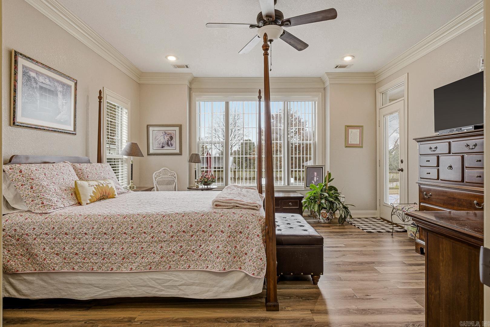 JAMESTOWN MANOR - Residential