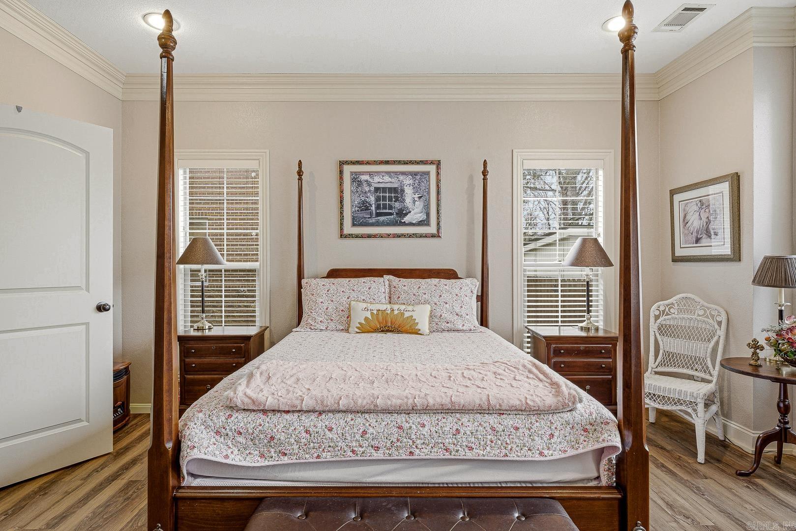 JAMESTOWN MANOR - Residential