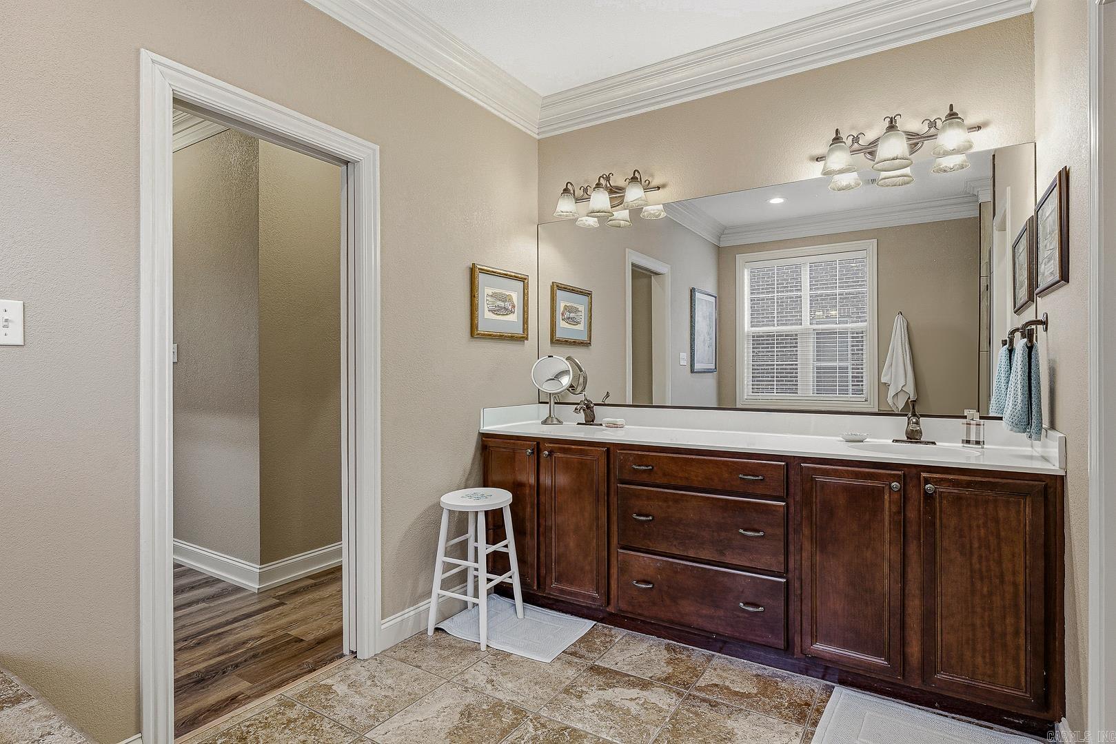 JAMESTOWN MANOR - Residential