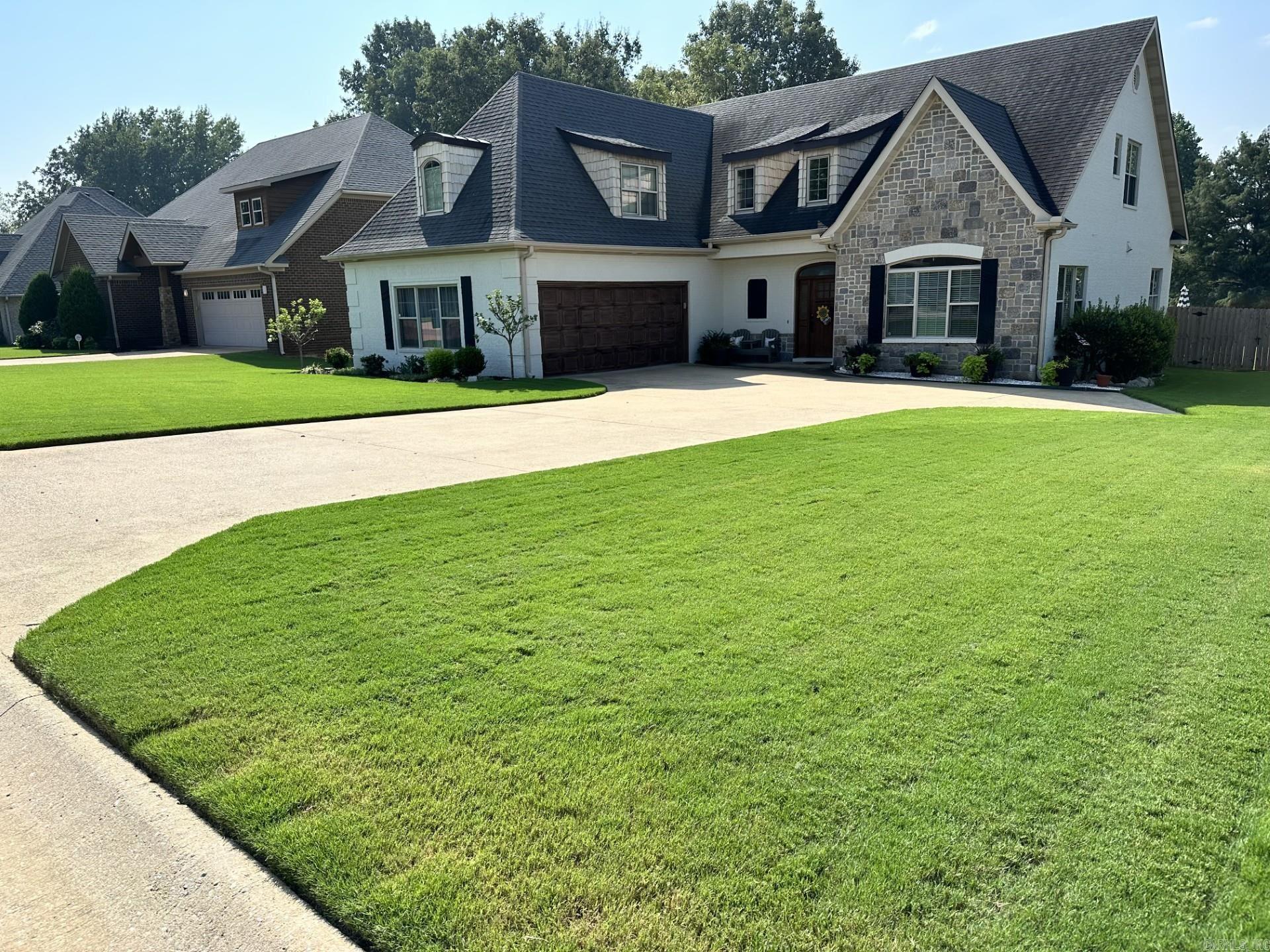 JAMESTOWN MANOR - Residential