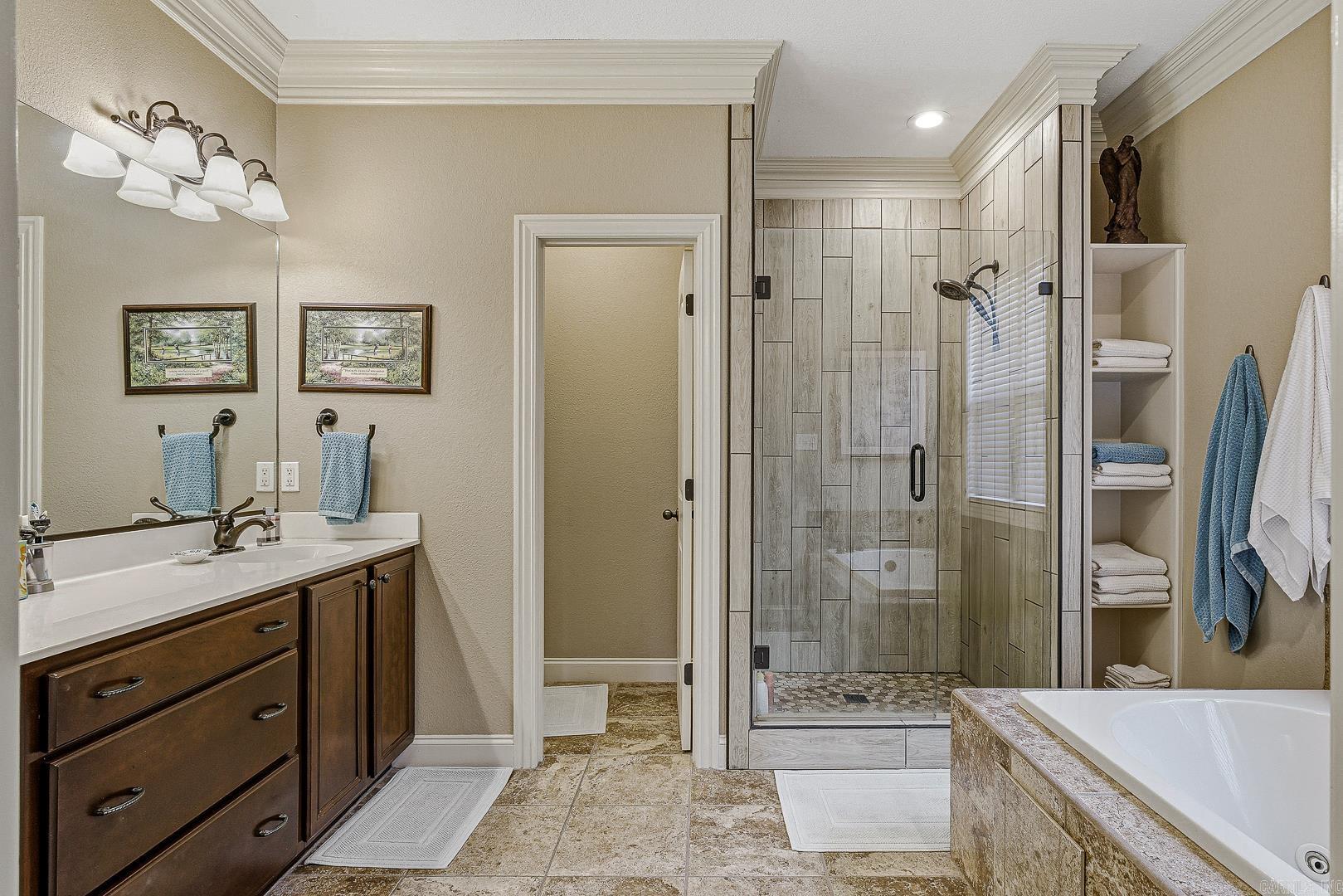 JAMESTOWN MANOR - Residential