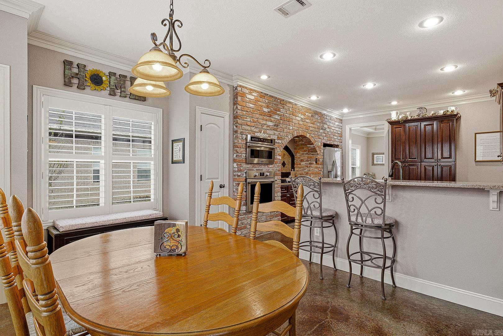 JAMESTOWN MANOR - Residential