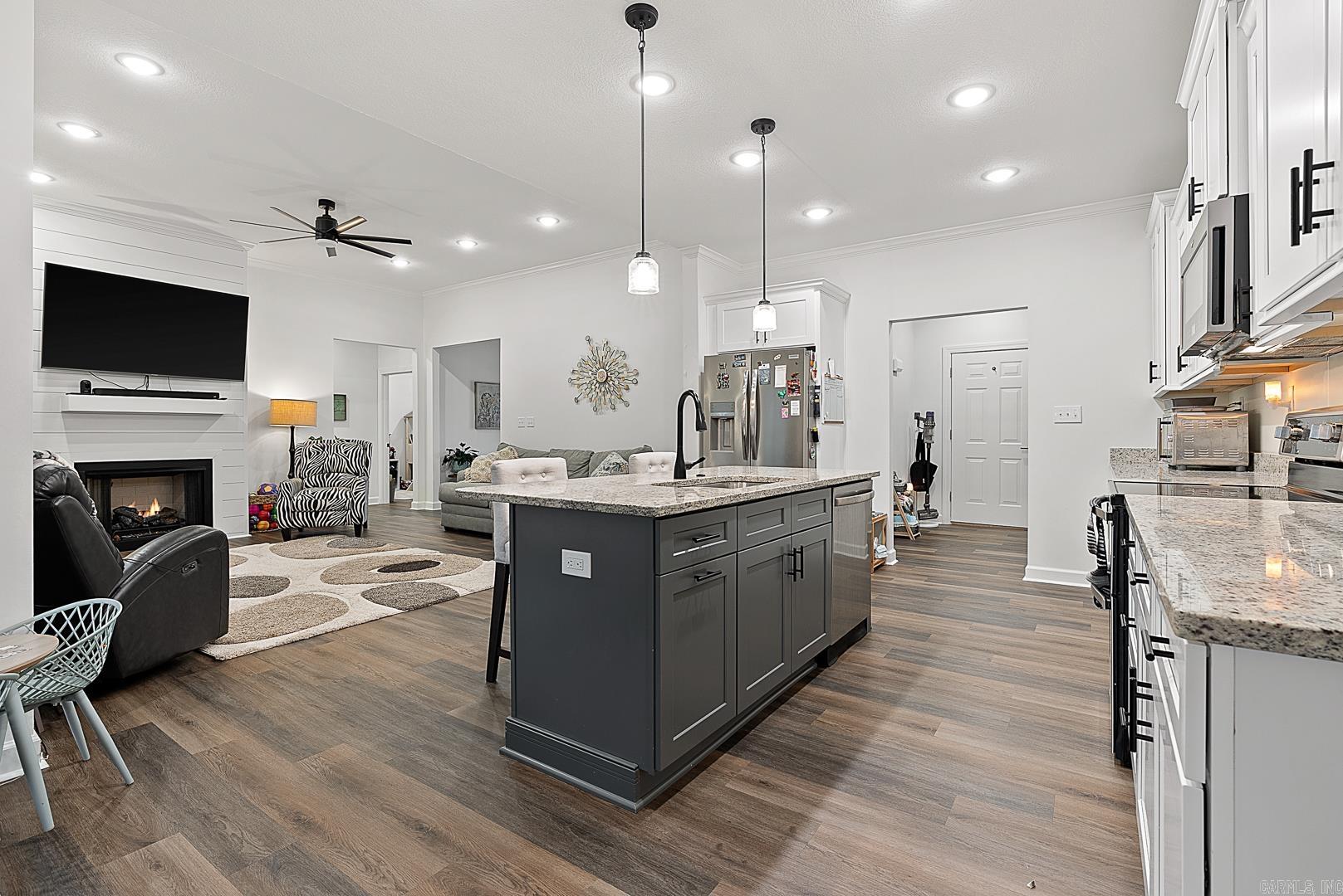 VALLEY VIEW MANOR - Residential