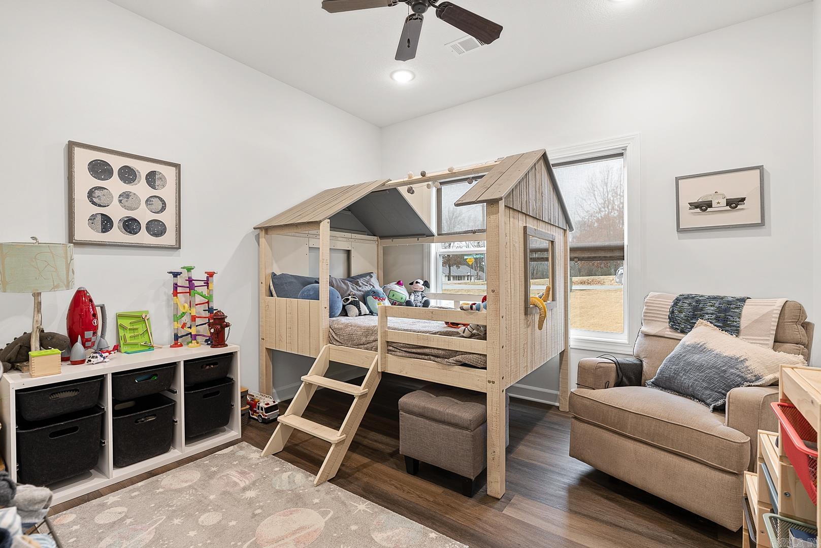 VALLEY VIEW MANOR - Residential