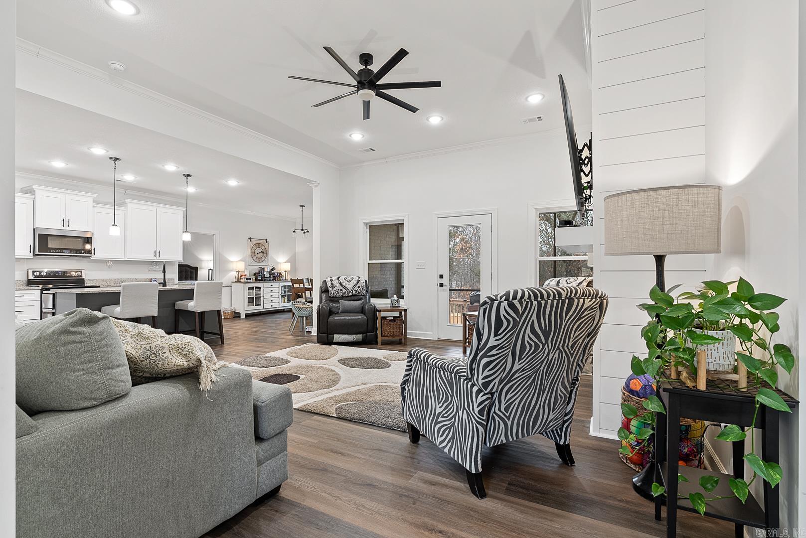 VALLEY VIEW MANOR - Residential