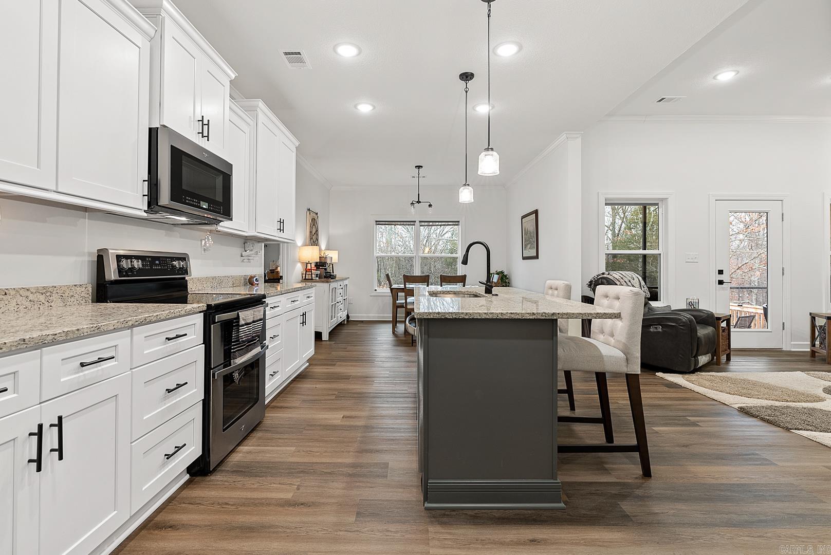 VALLEY VIEW MANOR - Residential