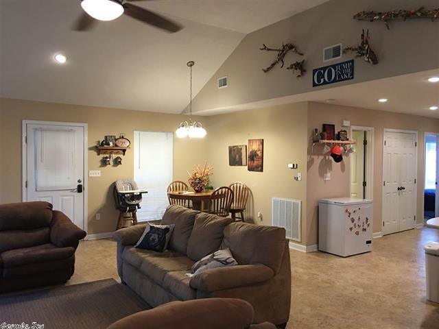 VILLAGE PARK - Residential