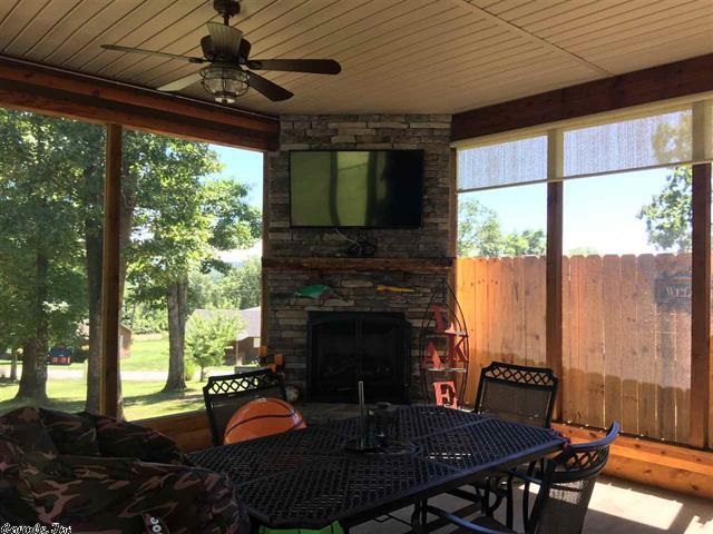 VILLAGE PARK - Residential