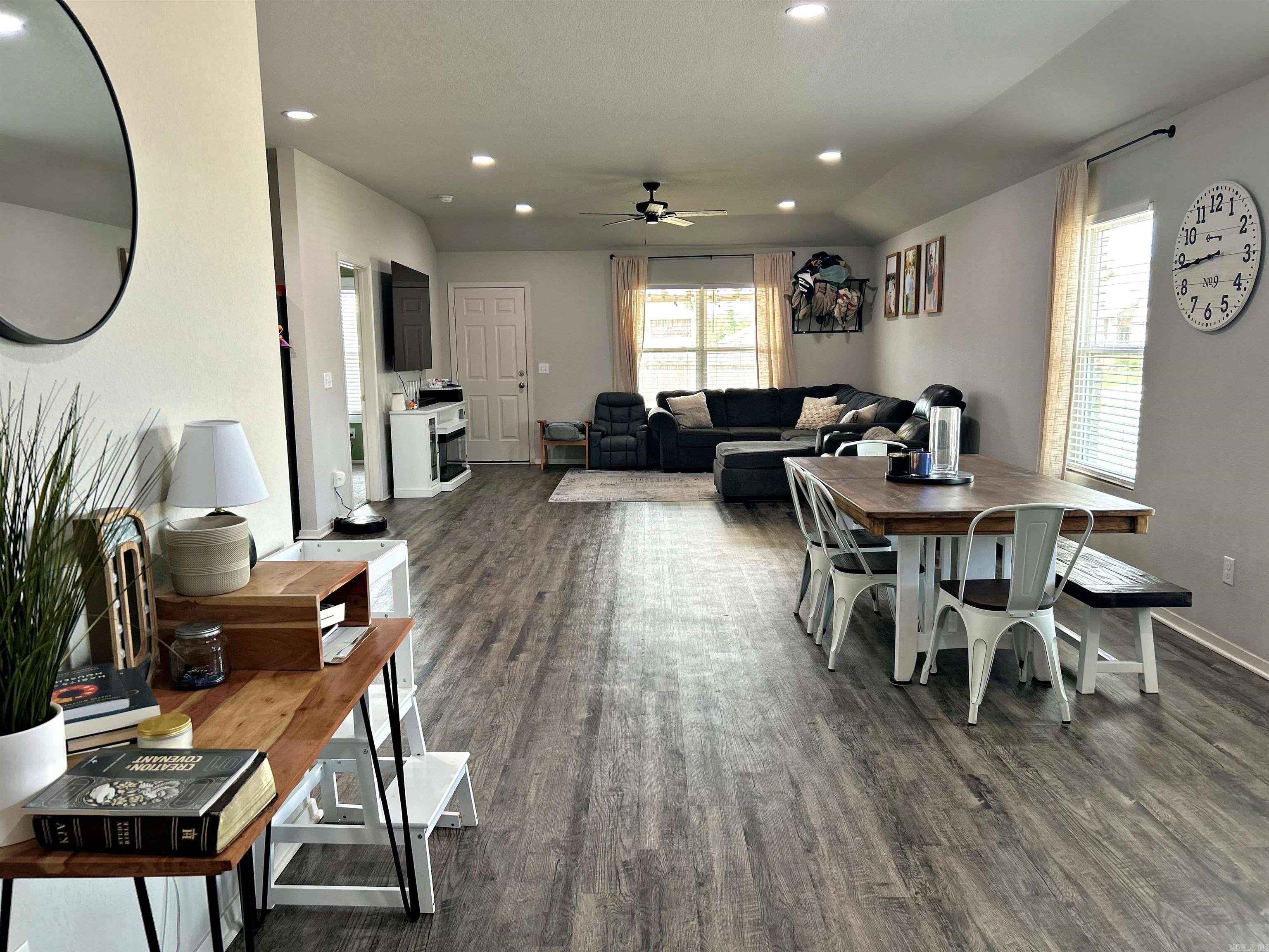 WHITE OAK CROSSING - Residential