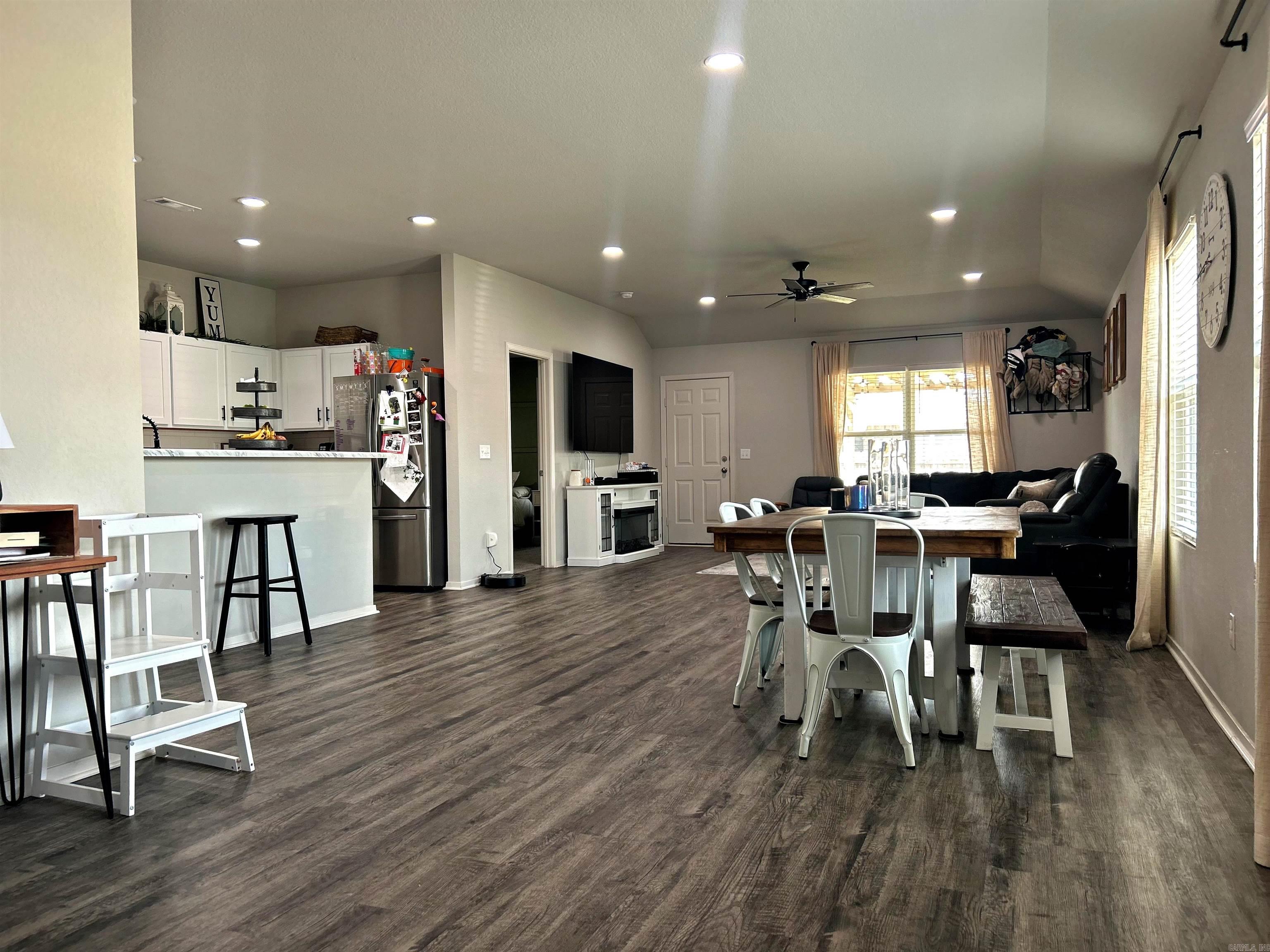 WHITE OAK CROSSING - Residential