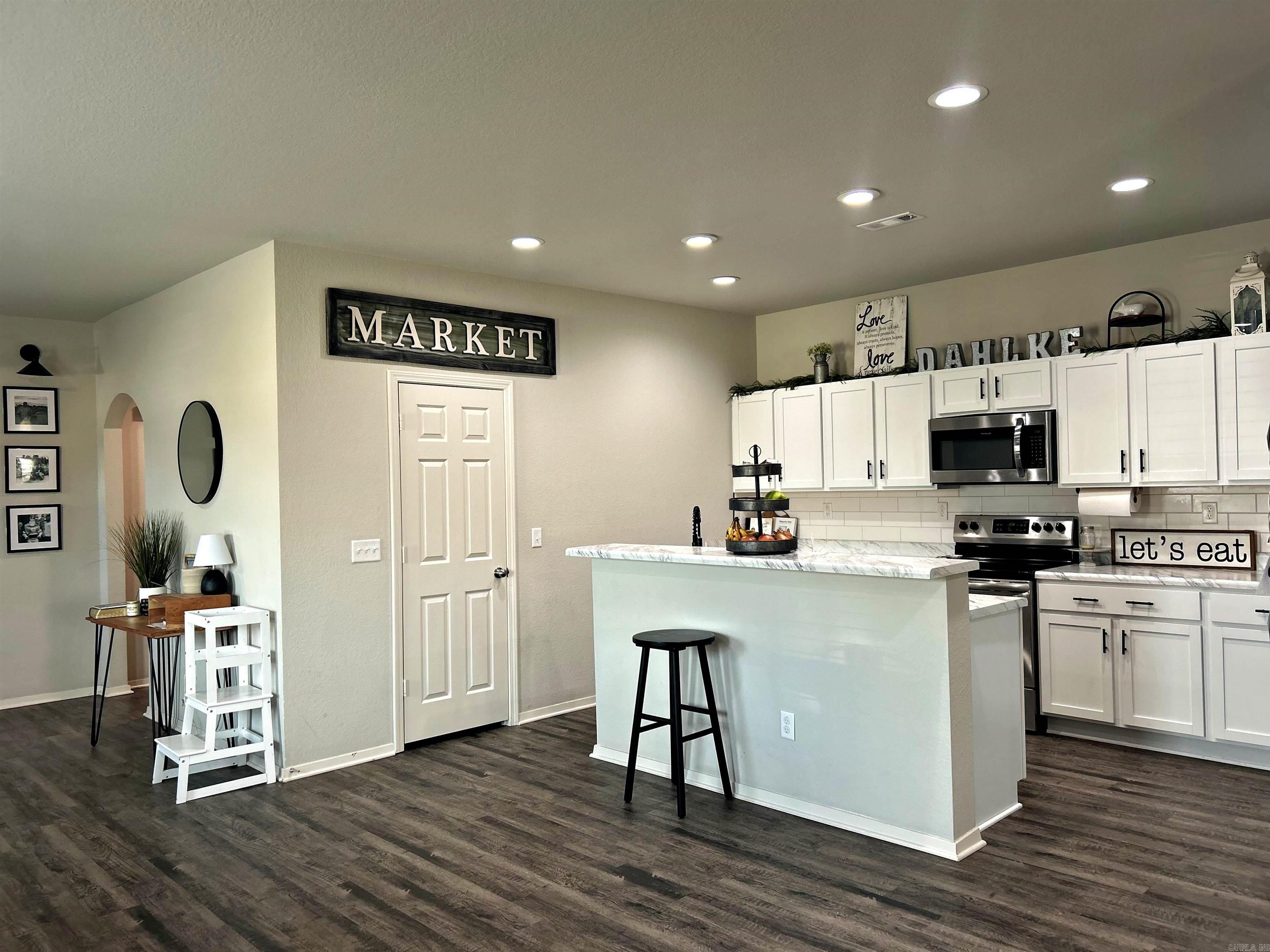 WHITE OAK CROSSING - Residential