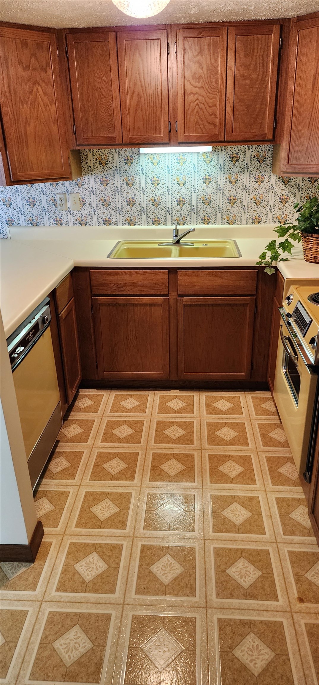 Townhouse 2nd - Residential Lease