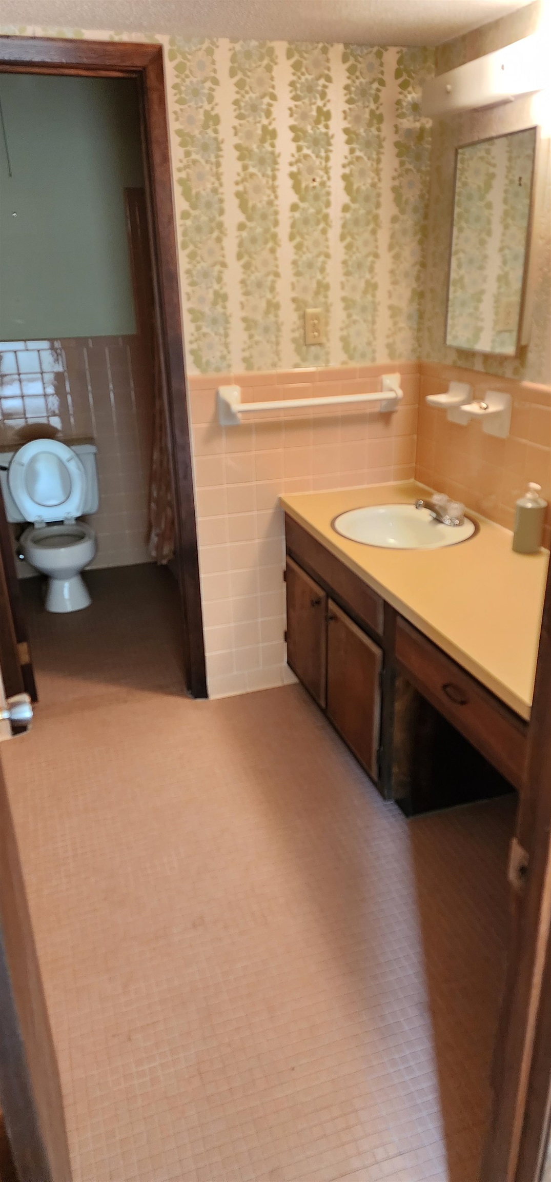 Townhouse 2nd - Residential Lease