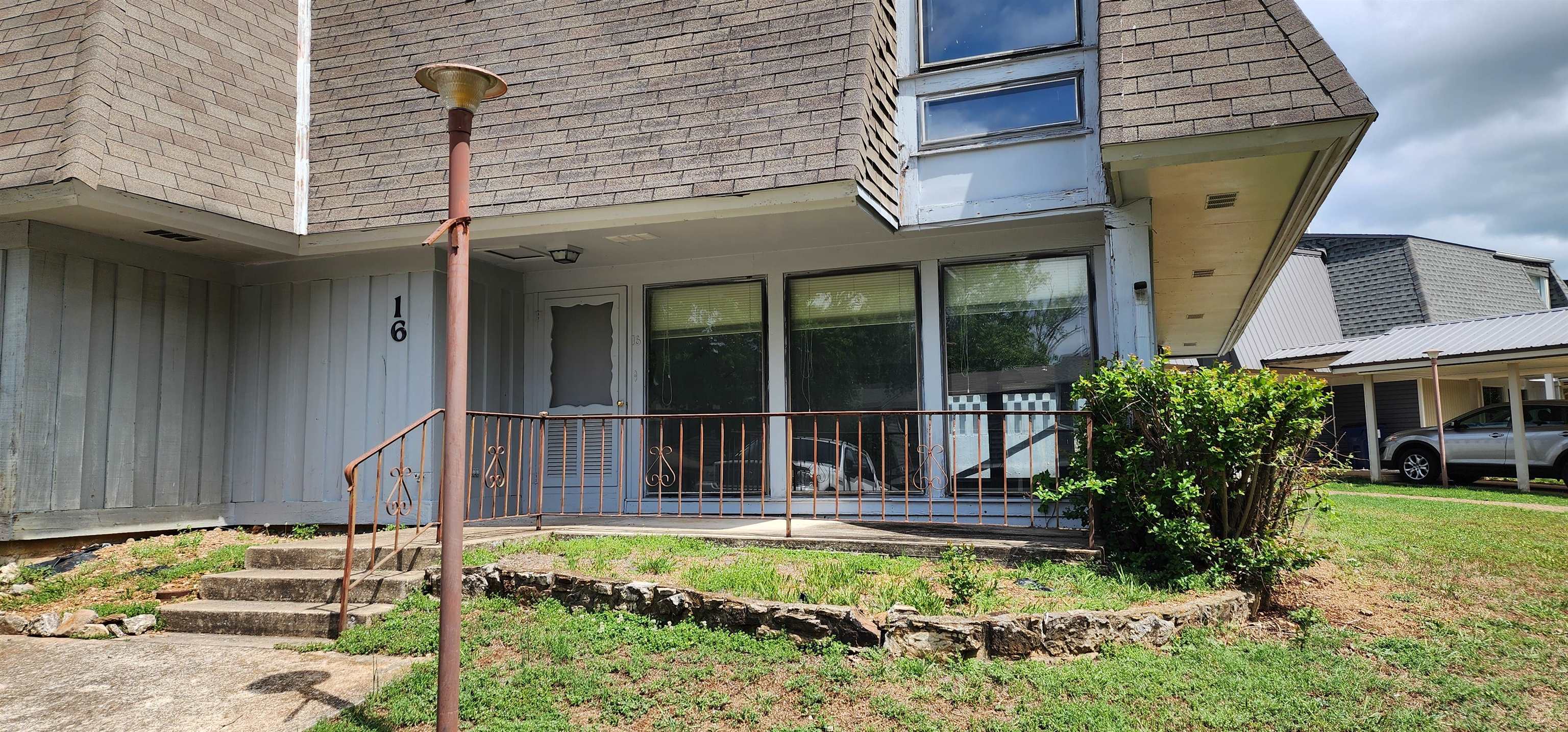 Townhouse 2nd - Residential Lease