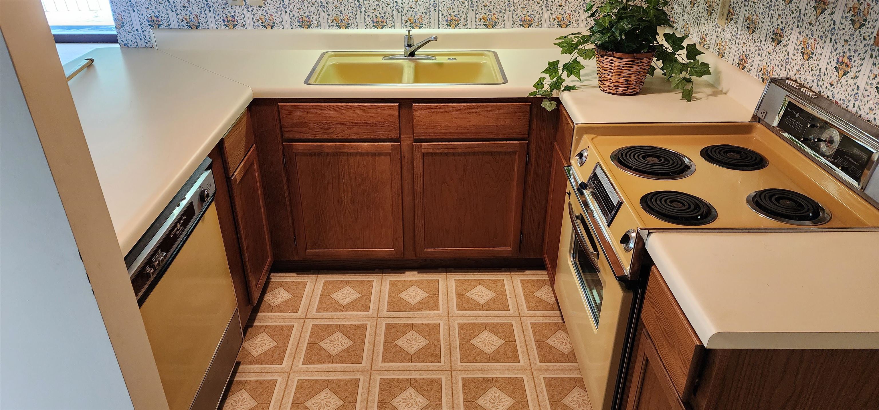 Townhouse 2nd - Residential Lease