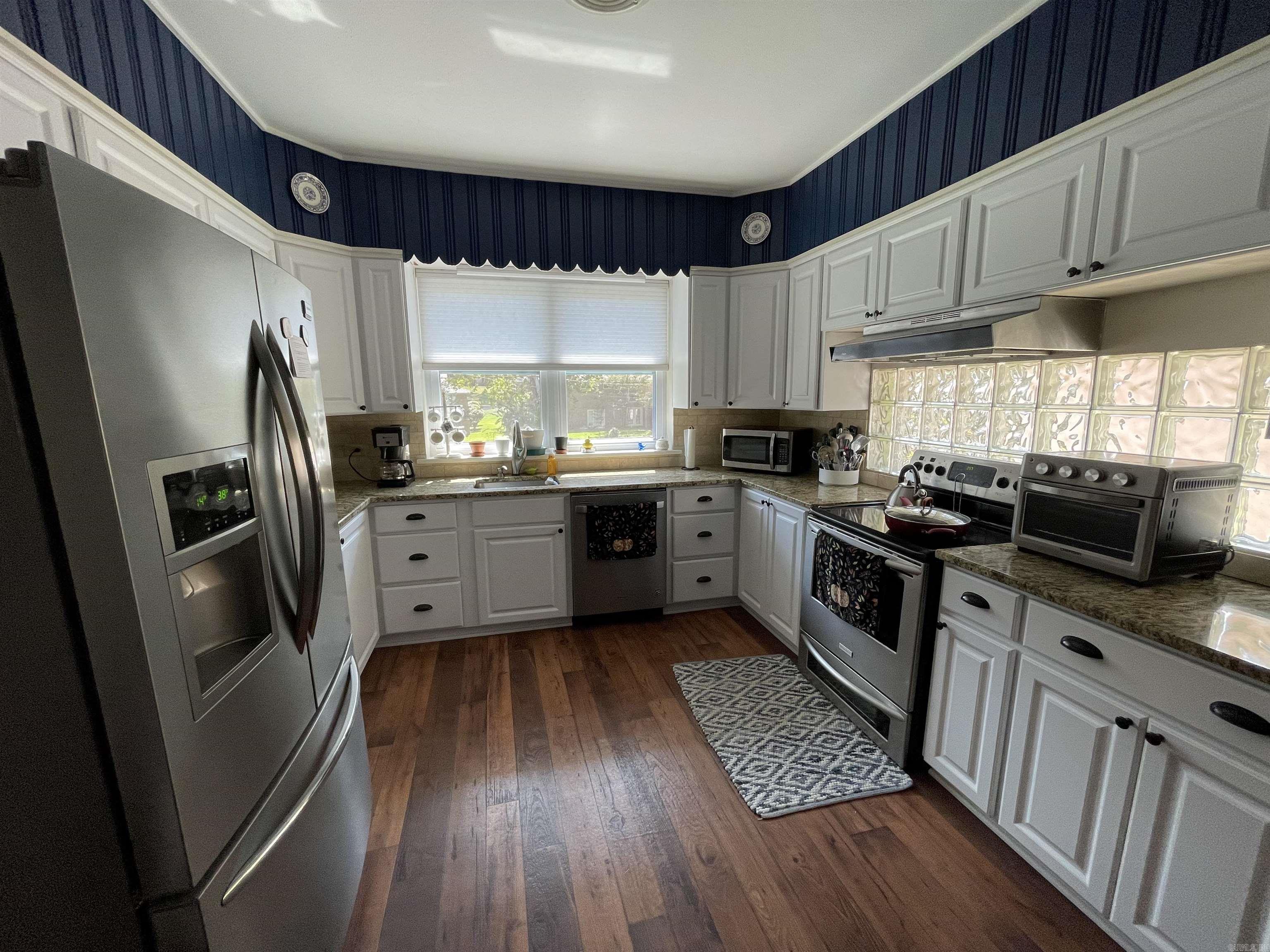 THOMPSON HEIGHTS - Residential
