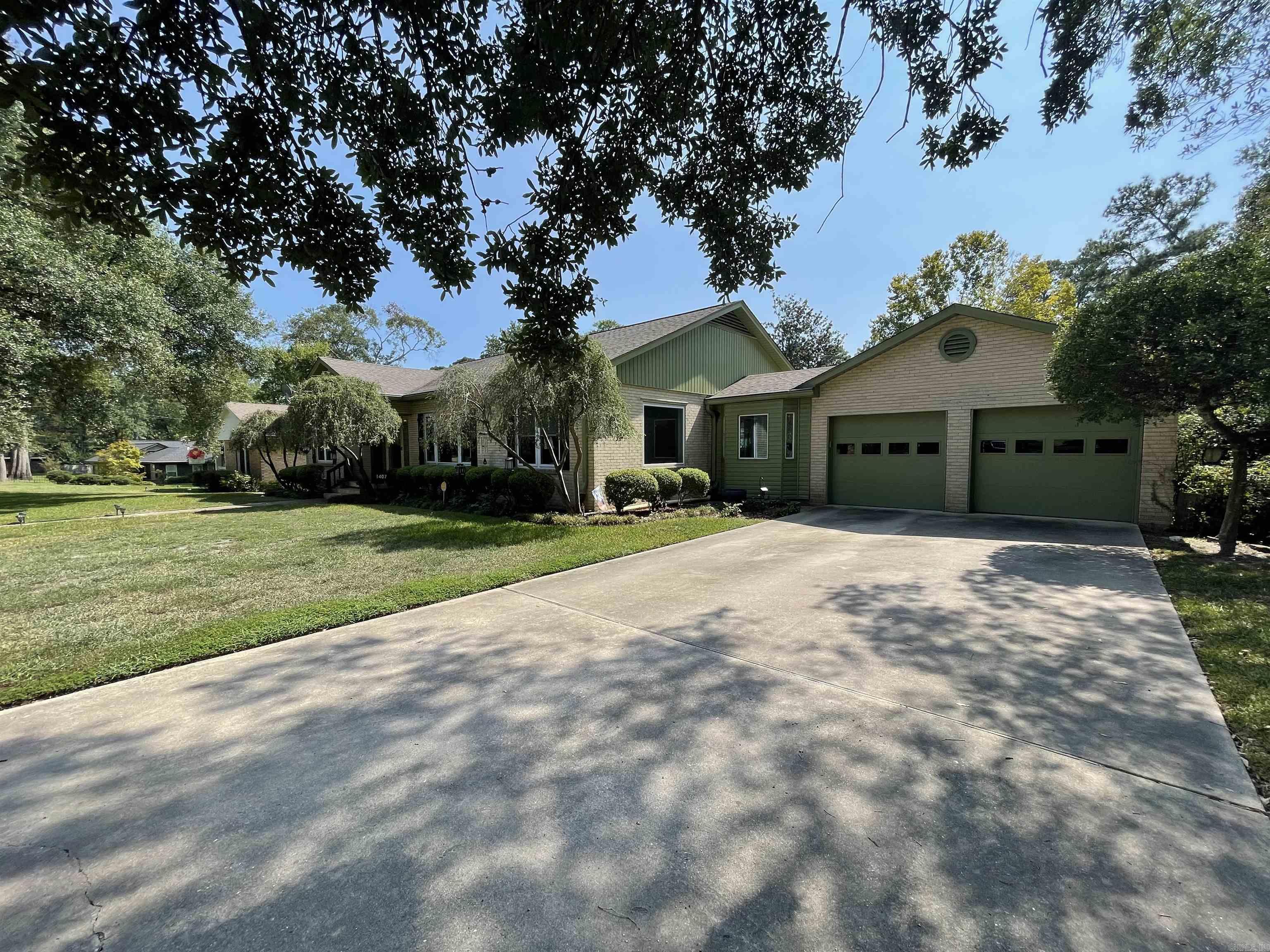 THOMPSON HEIGHTS - Residential