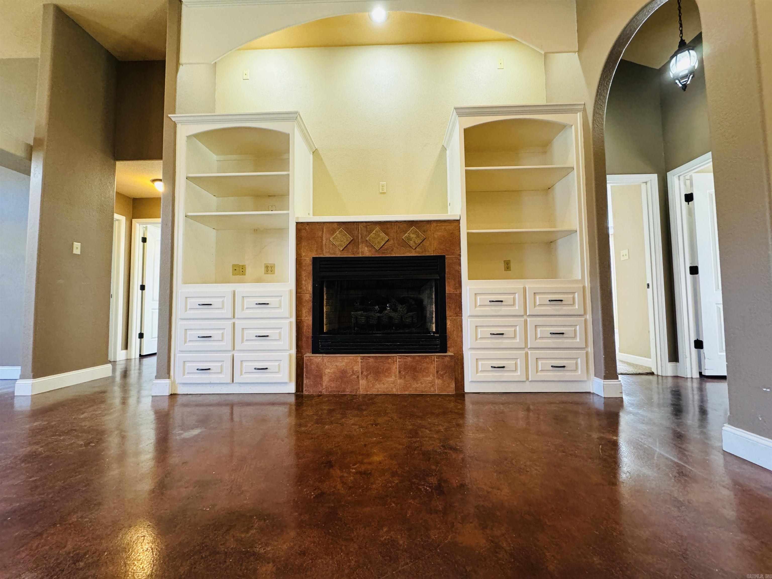DERDEN ESTATES - Residential