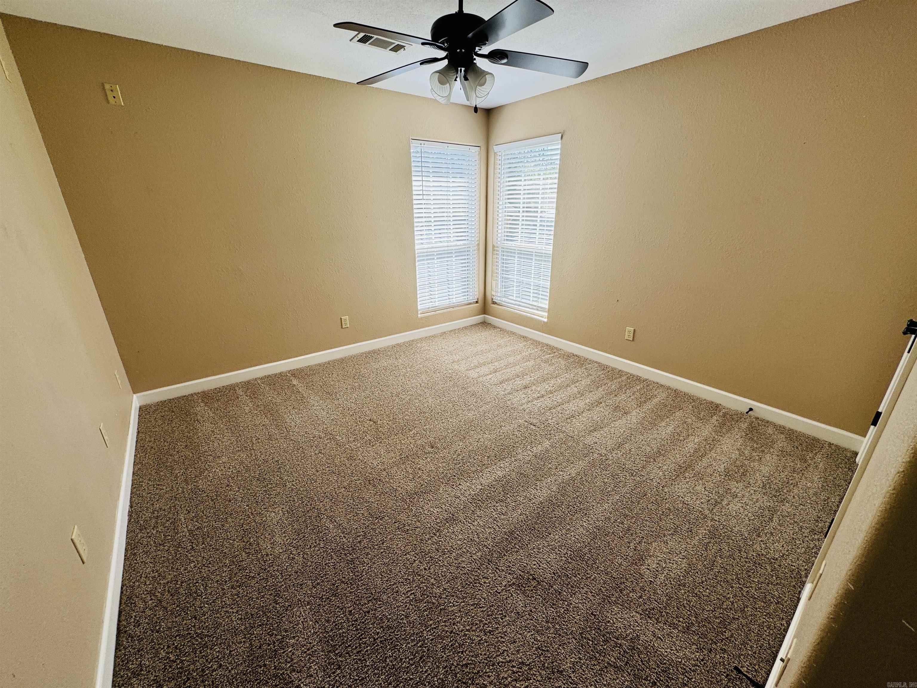 DERDEN ESTATES - Residential