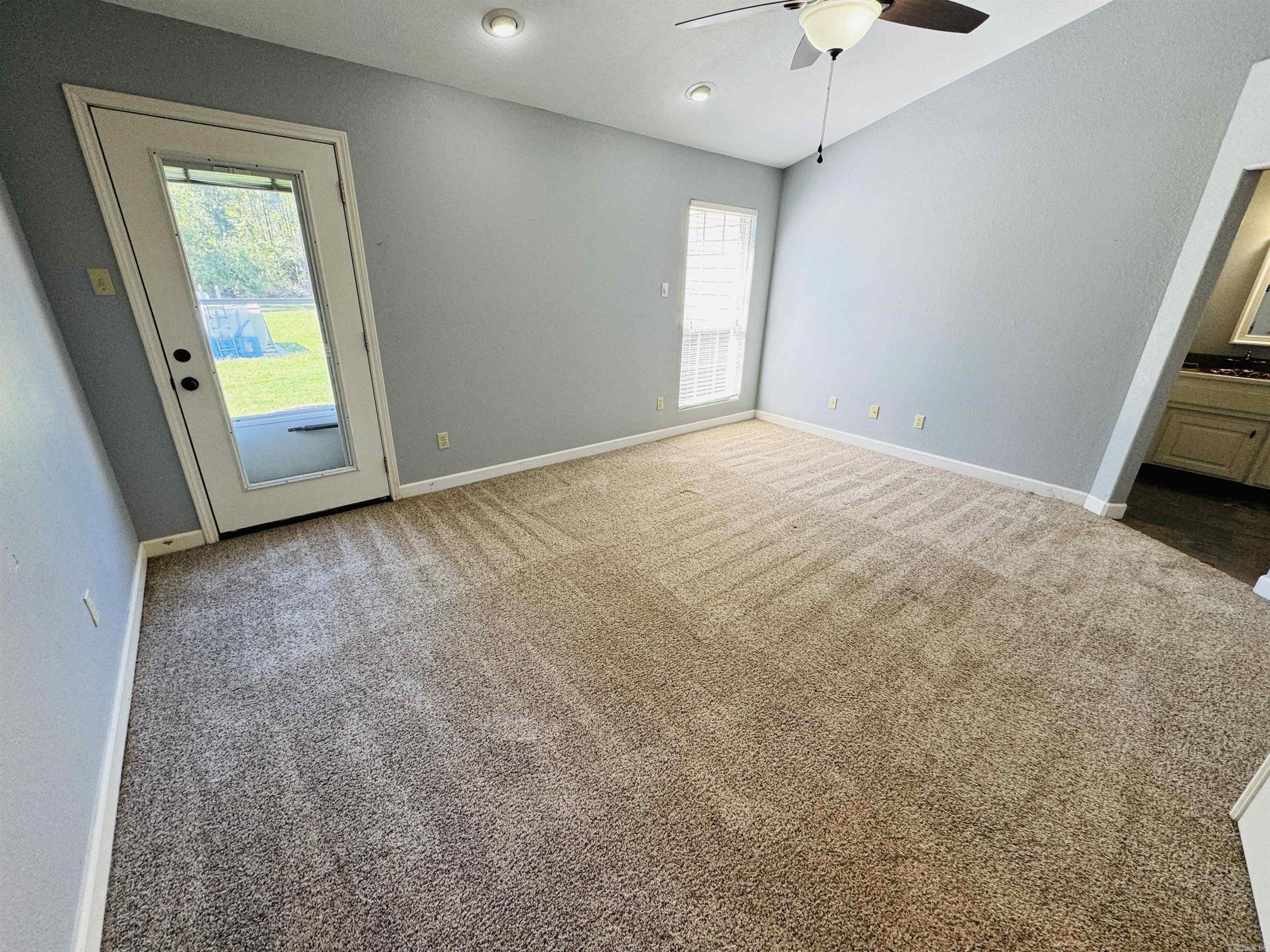 DERDEN ESTATES - Residential