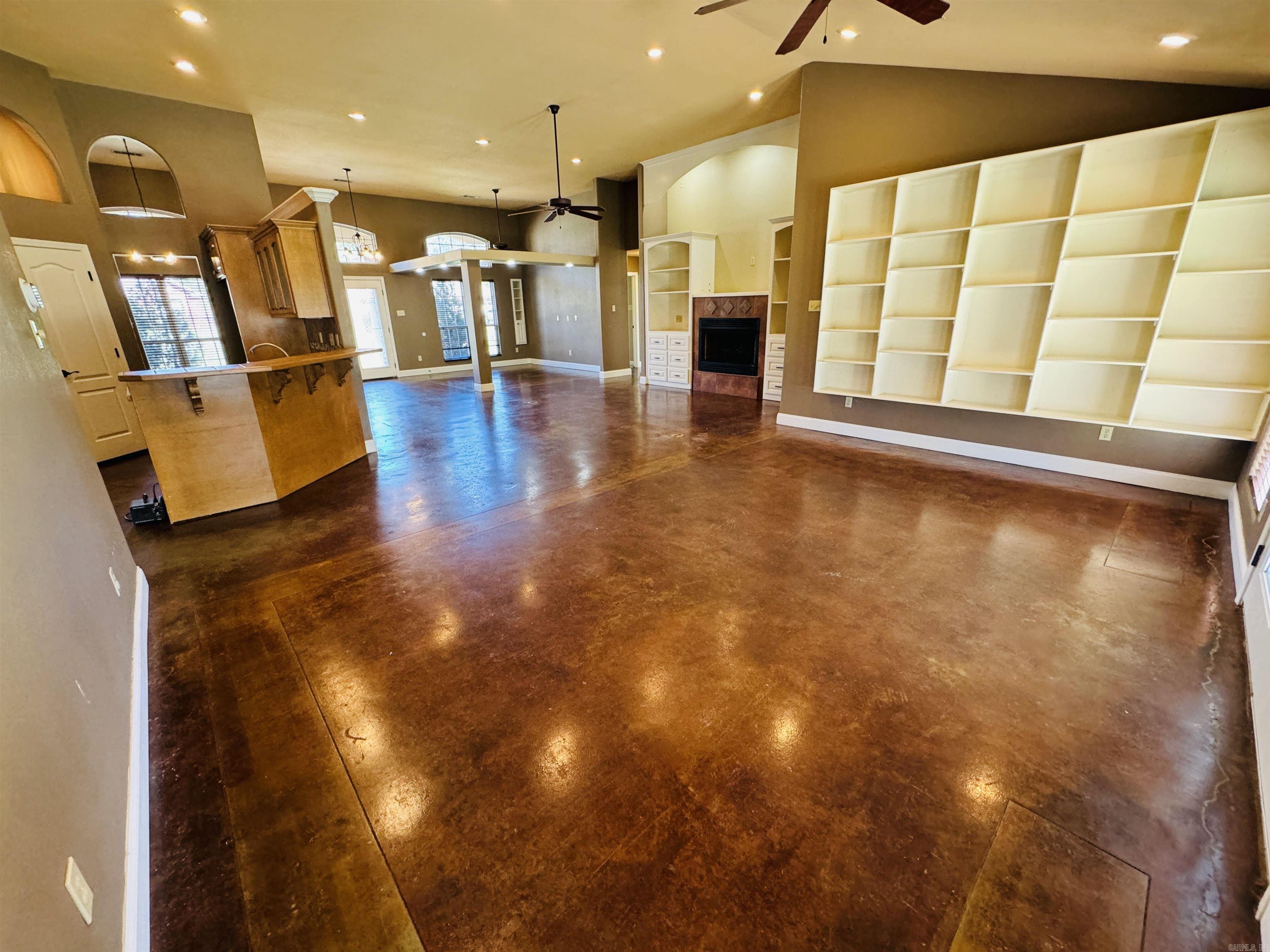 DERDEN ESTATES - Residential