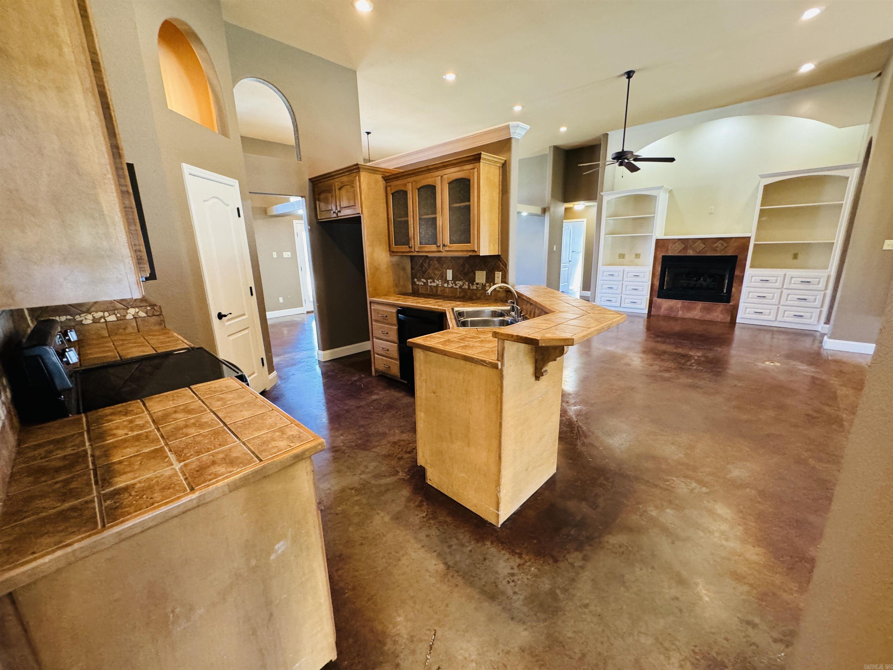 DERDEN ESTATES - Residential