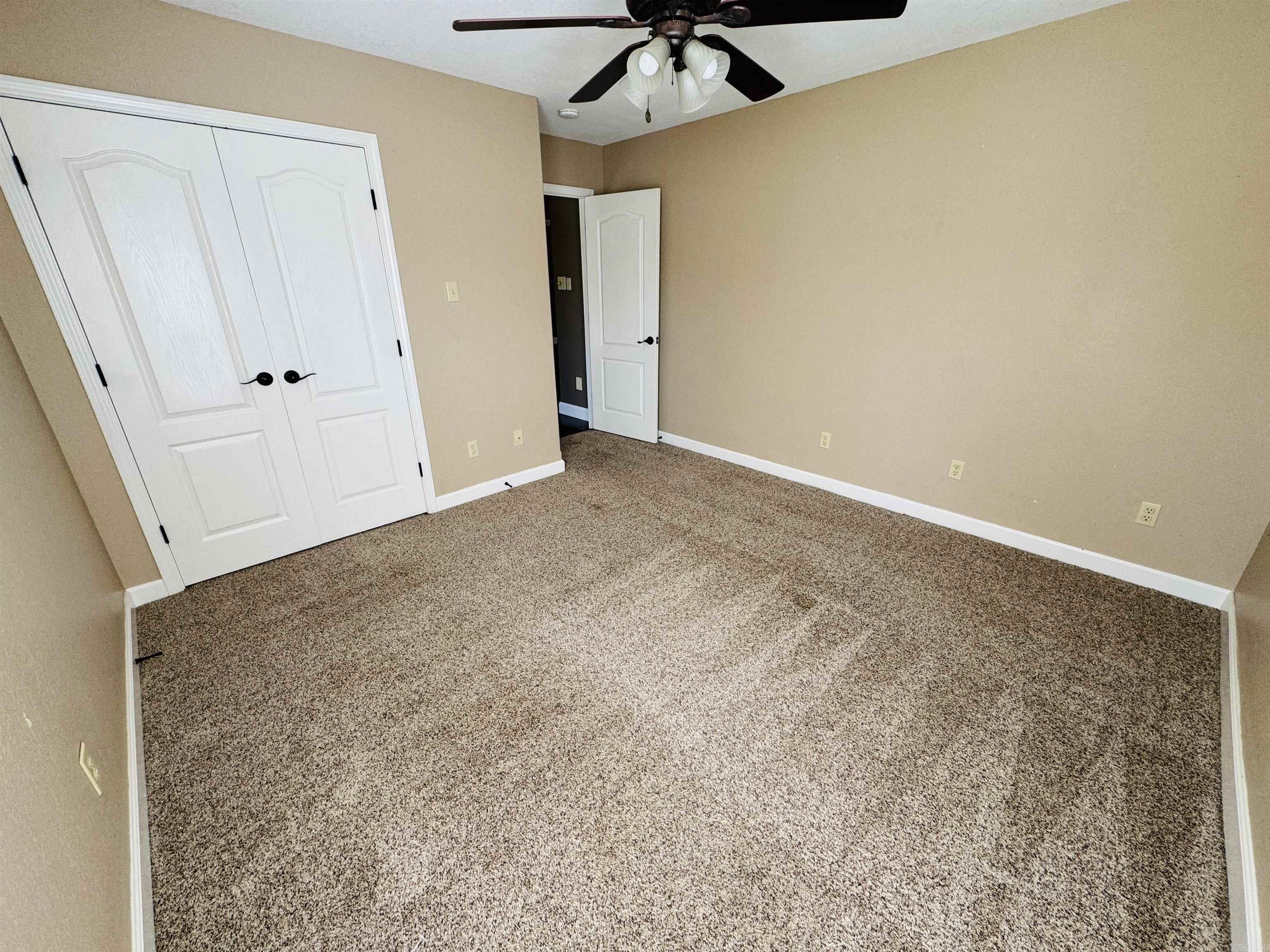 DERDEN ESTATES - Residential