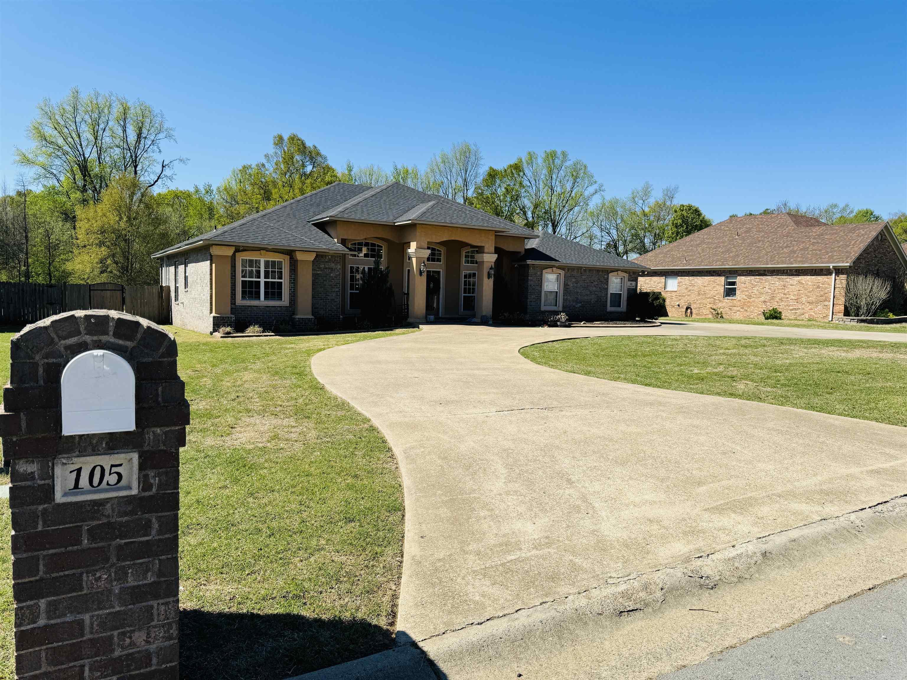 DERDEN ESTATES - Residential