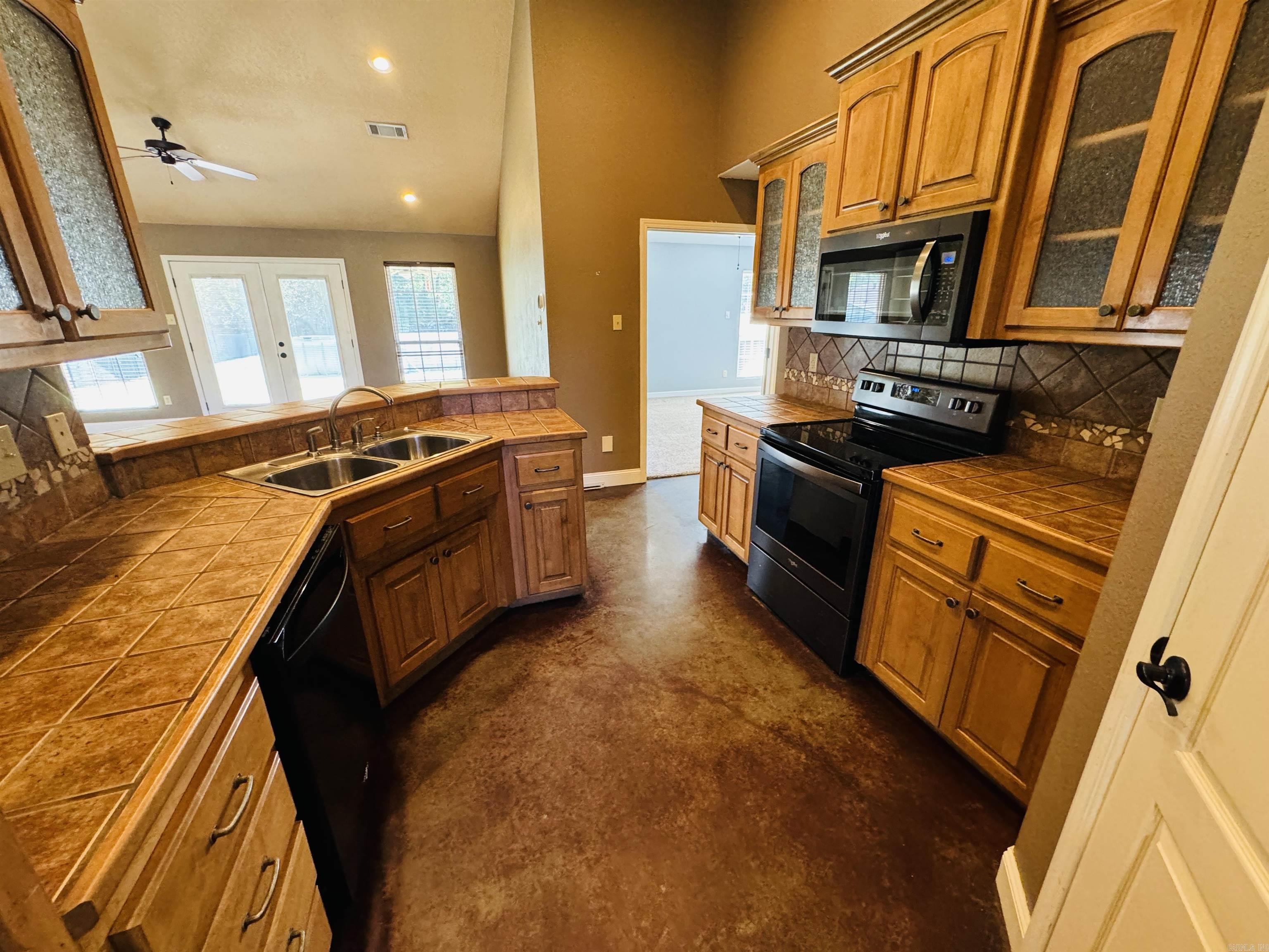 DERDEN ESTATES - Residential