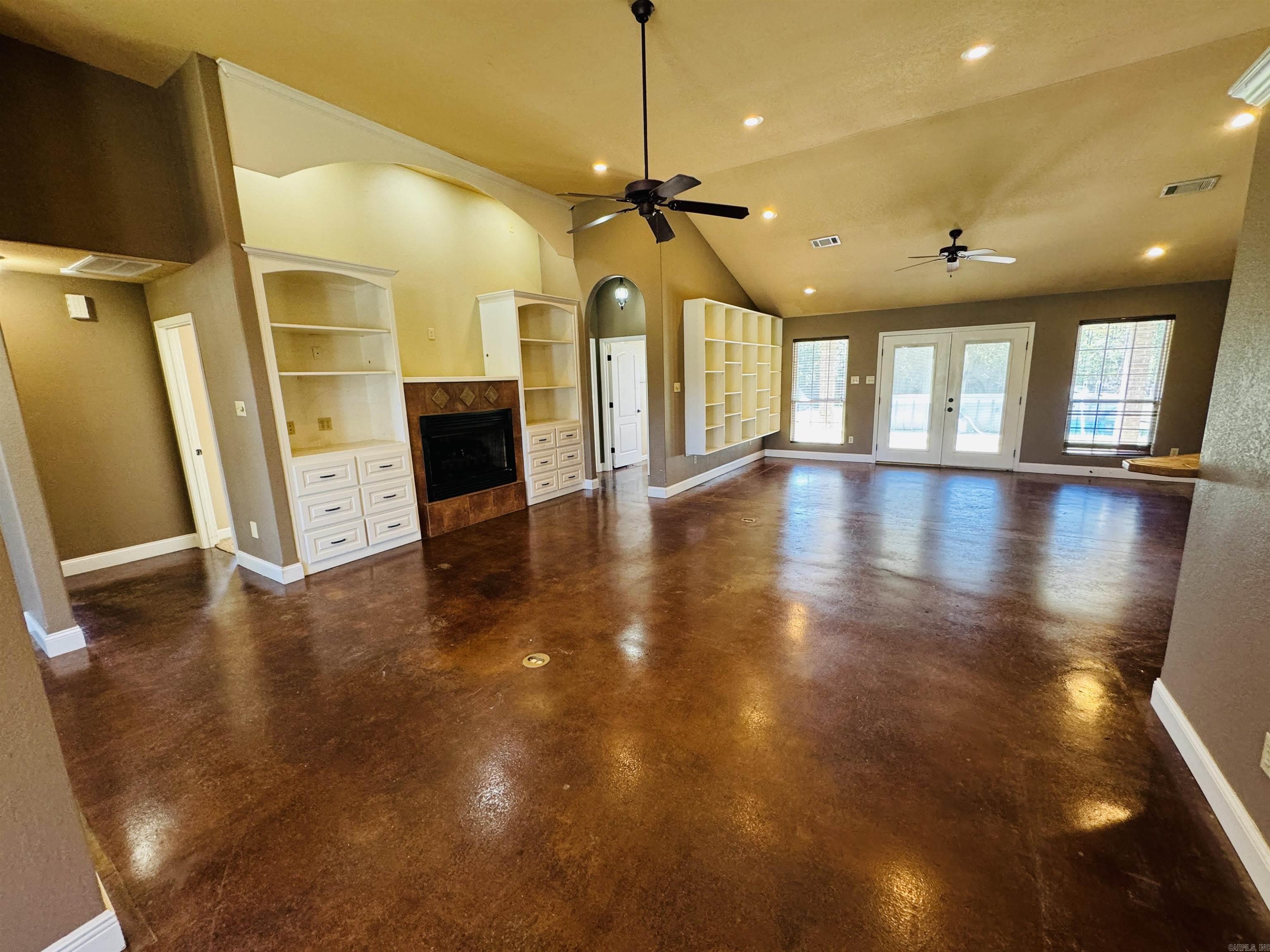 DERDEN ESTATES - Residential