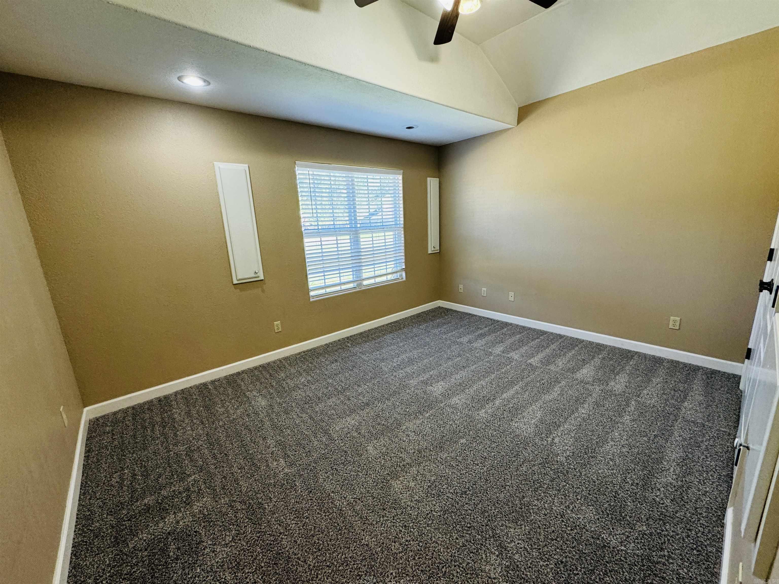 DERDEN ESTATES - Residential