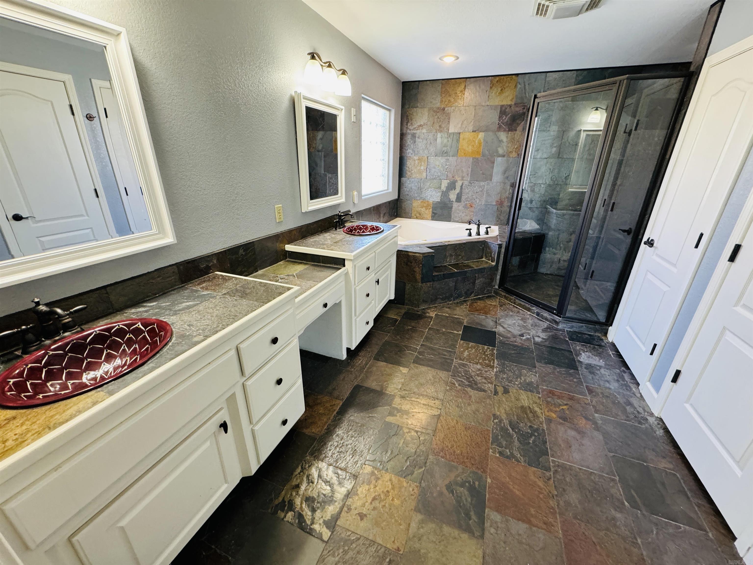 DERDEN ESTATES - Residential