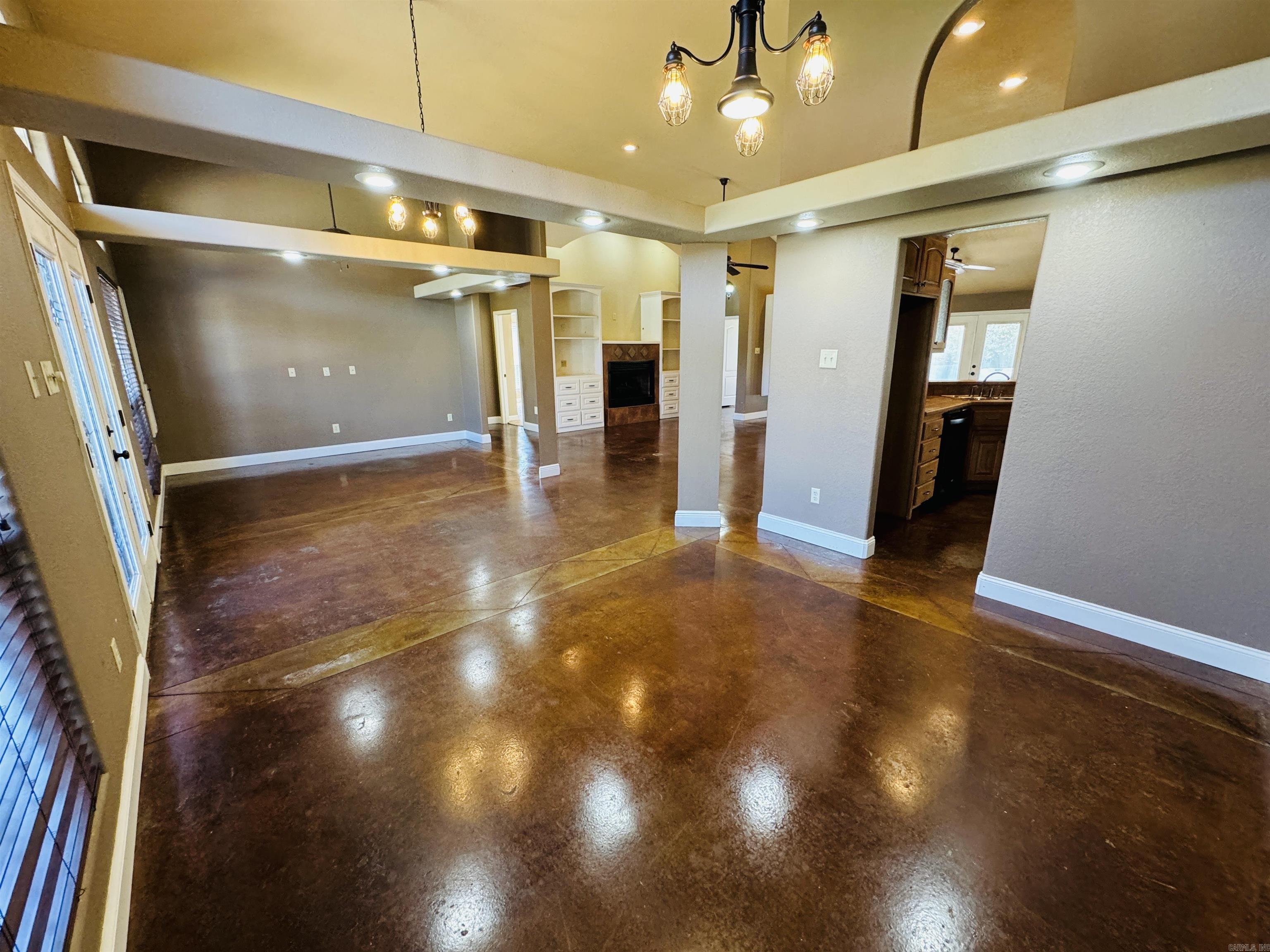 DERDEN ESTATES - Residential