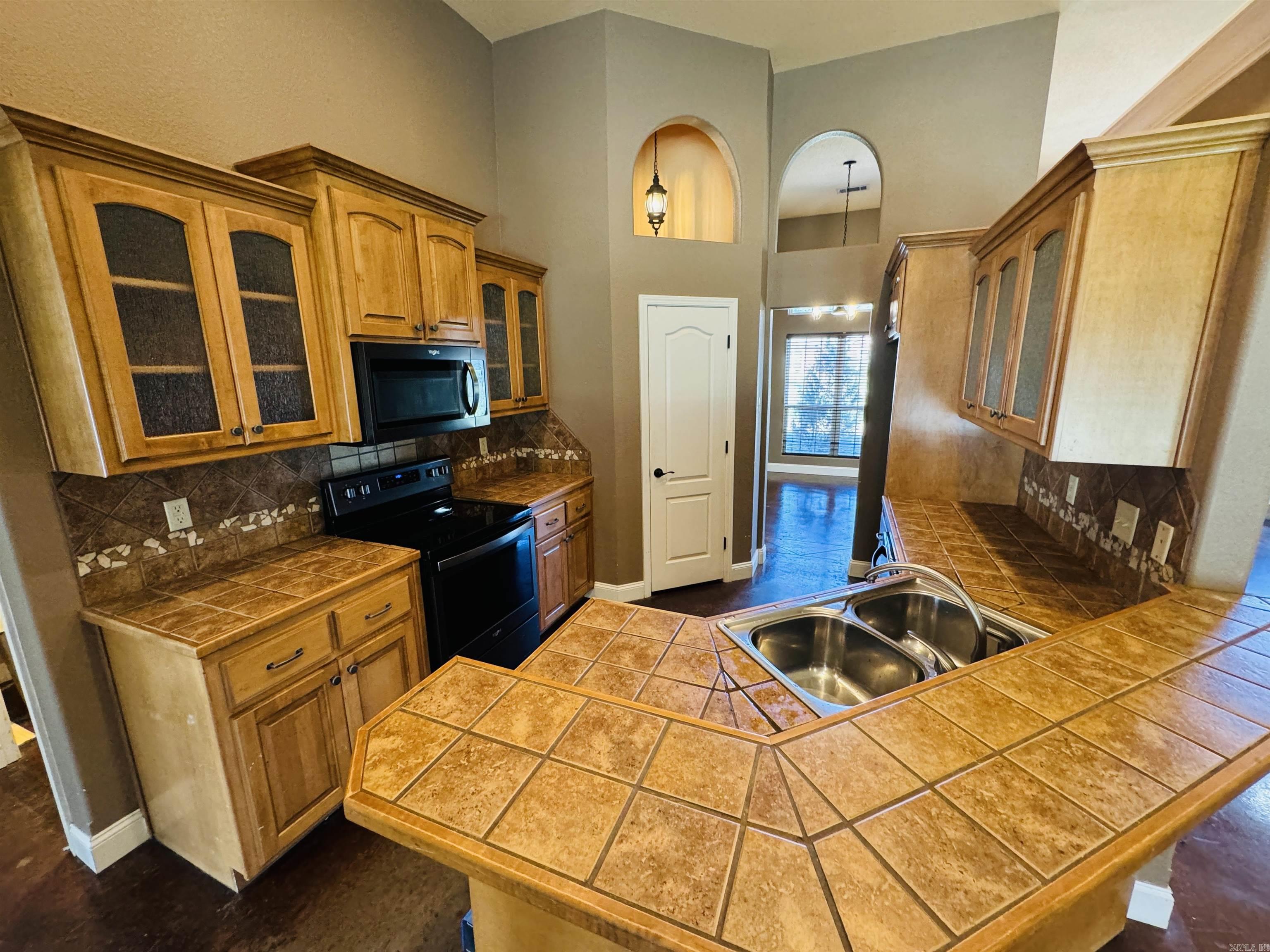 DERDEN ESTATES - Residential